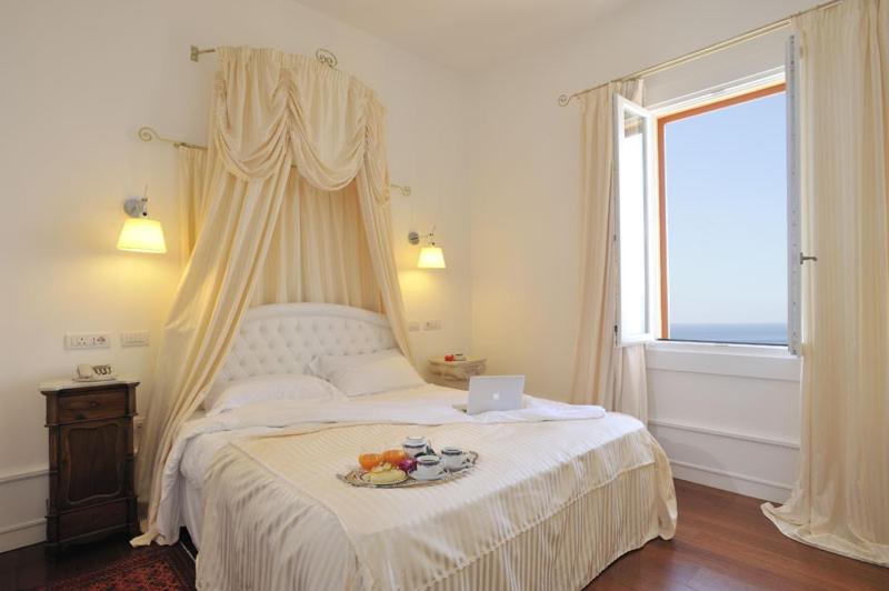Suite with Sea View and Spa Bath - Photo 1