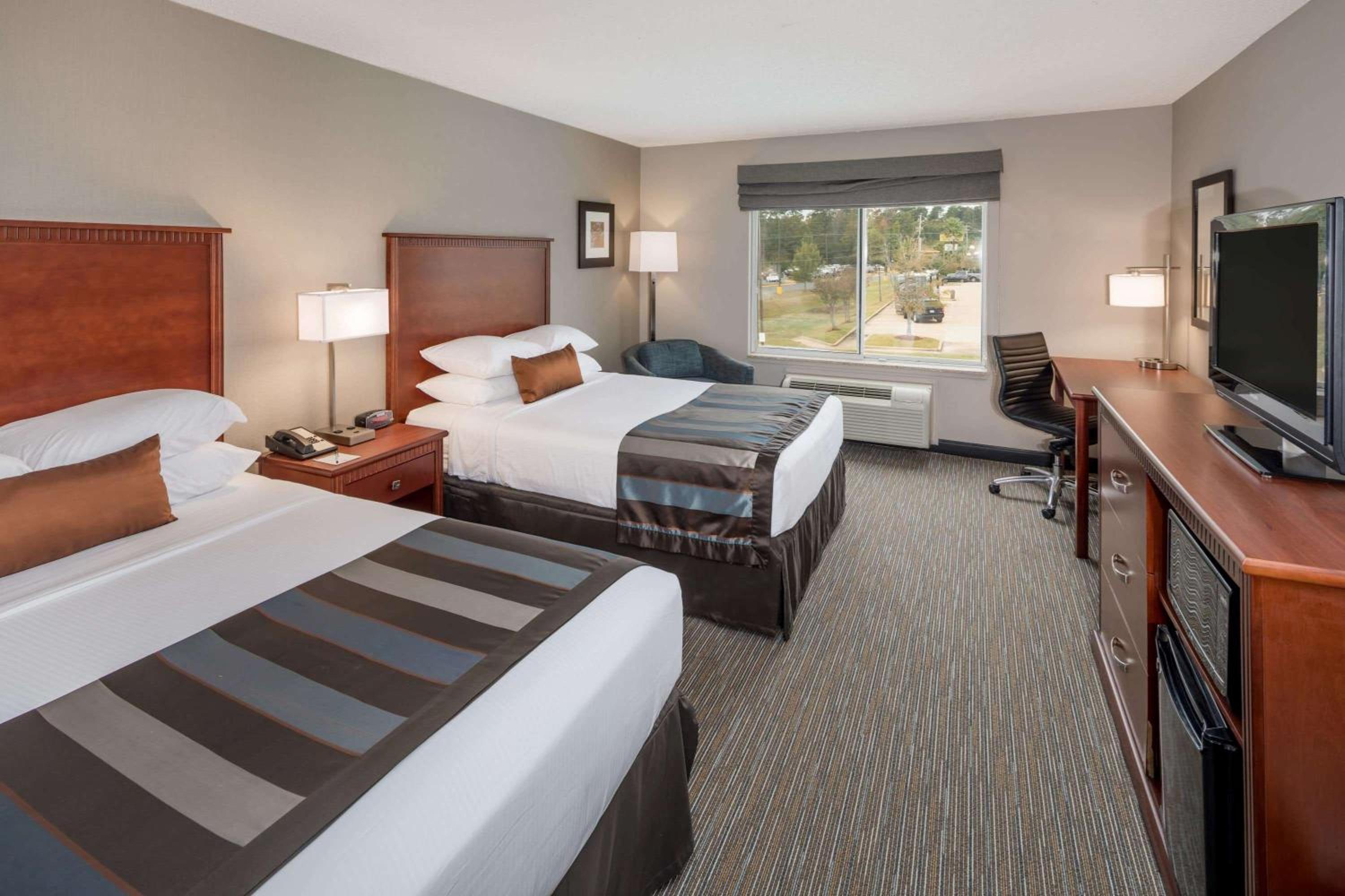 Double Room with Two Double Beds - Non-Smoking - Photo 3