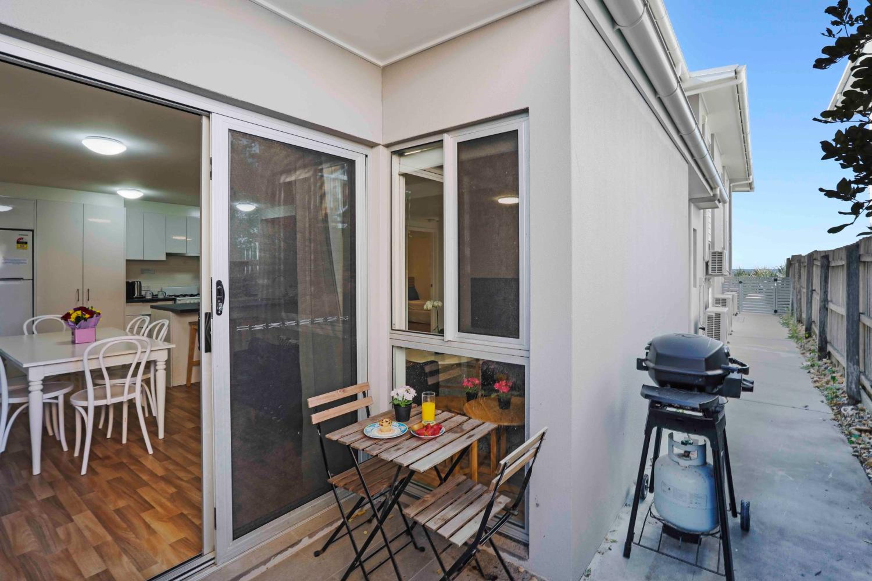 Deluxe Three Bedroom Apartment  - No View thumbnail 5