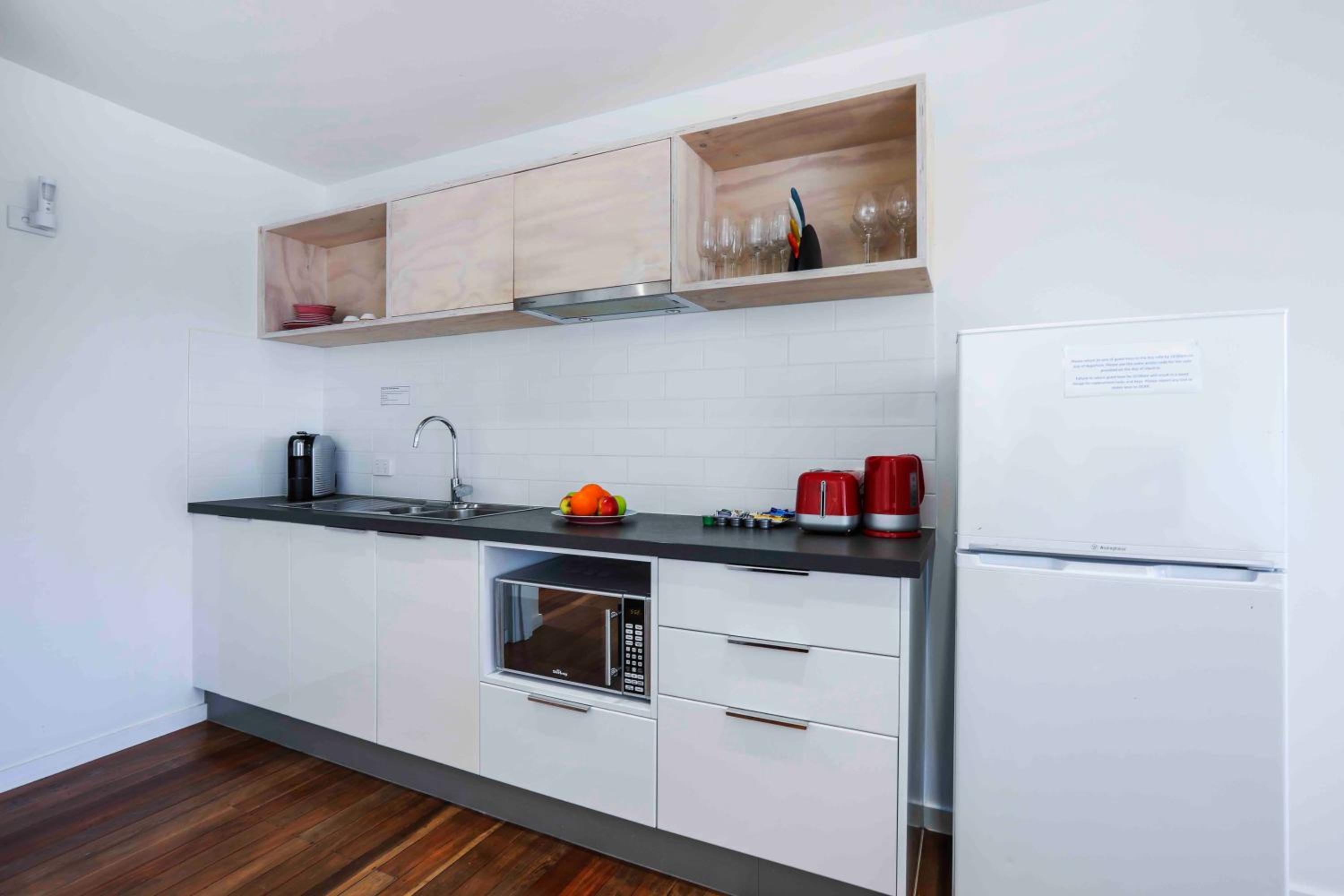 Deluxe One Bedroom Apartment with Balcony - No View