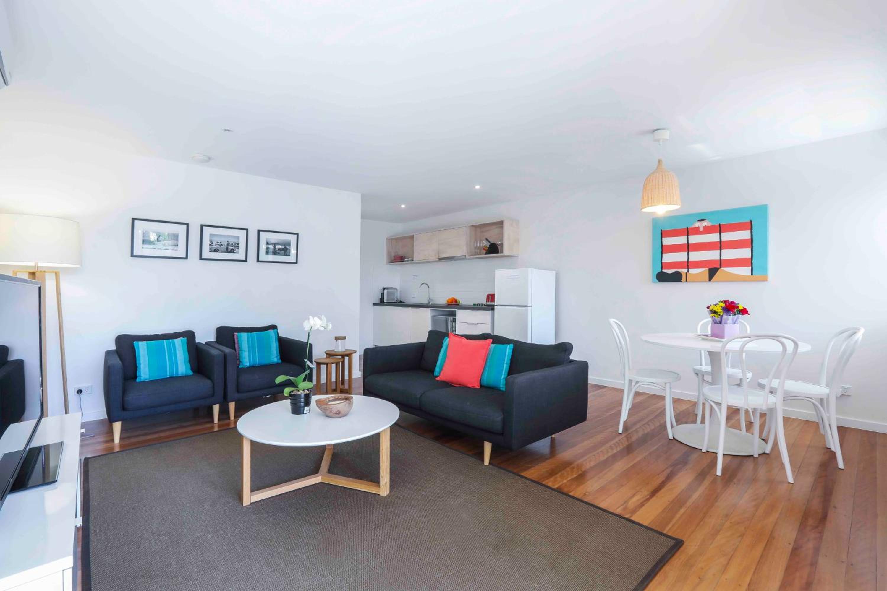 Deluxe One Bedroom Apartment with Balcony - No View thumbnail 5