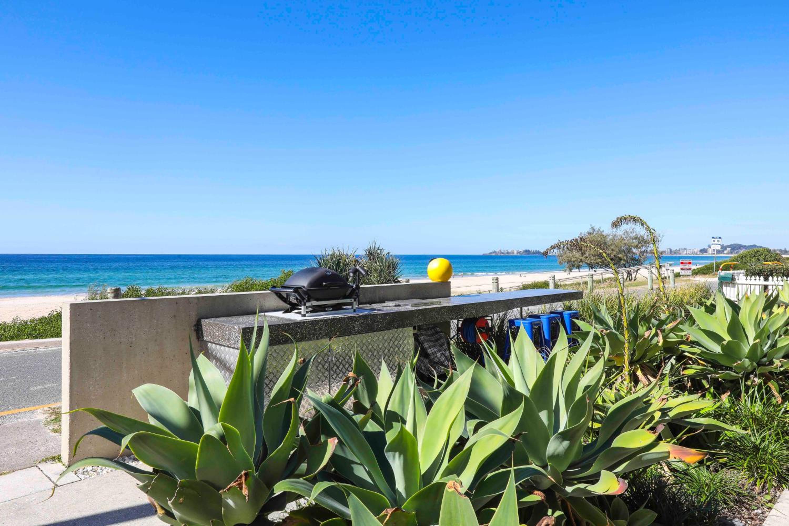 Deluxe Two-Bedroom Apartment With Balcony - Ocean View thumbnail 6