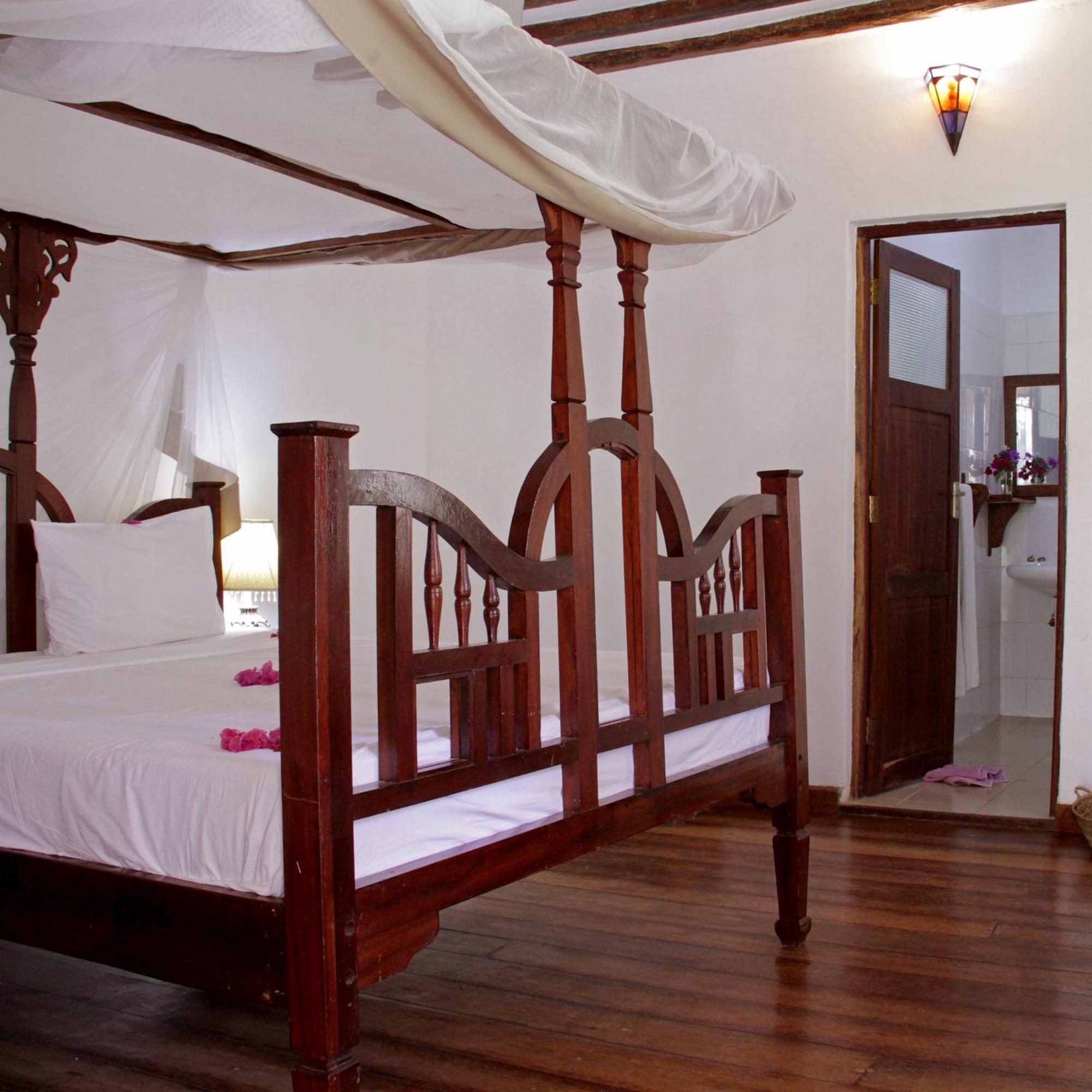 Queen Room with Garden View