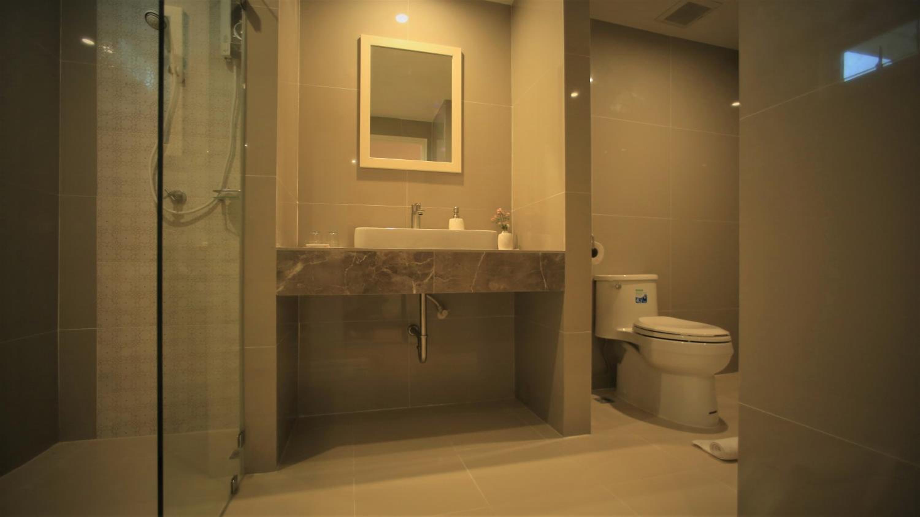 King Suite - Photo 6