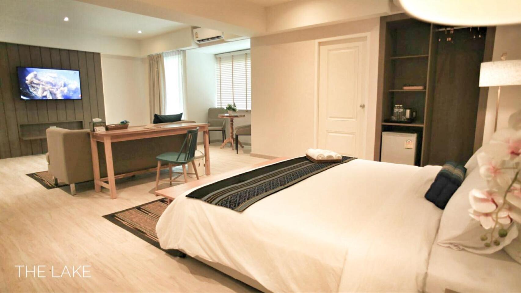King Suite - Photo 3