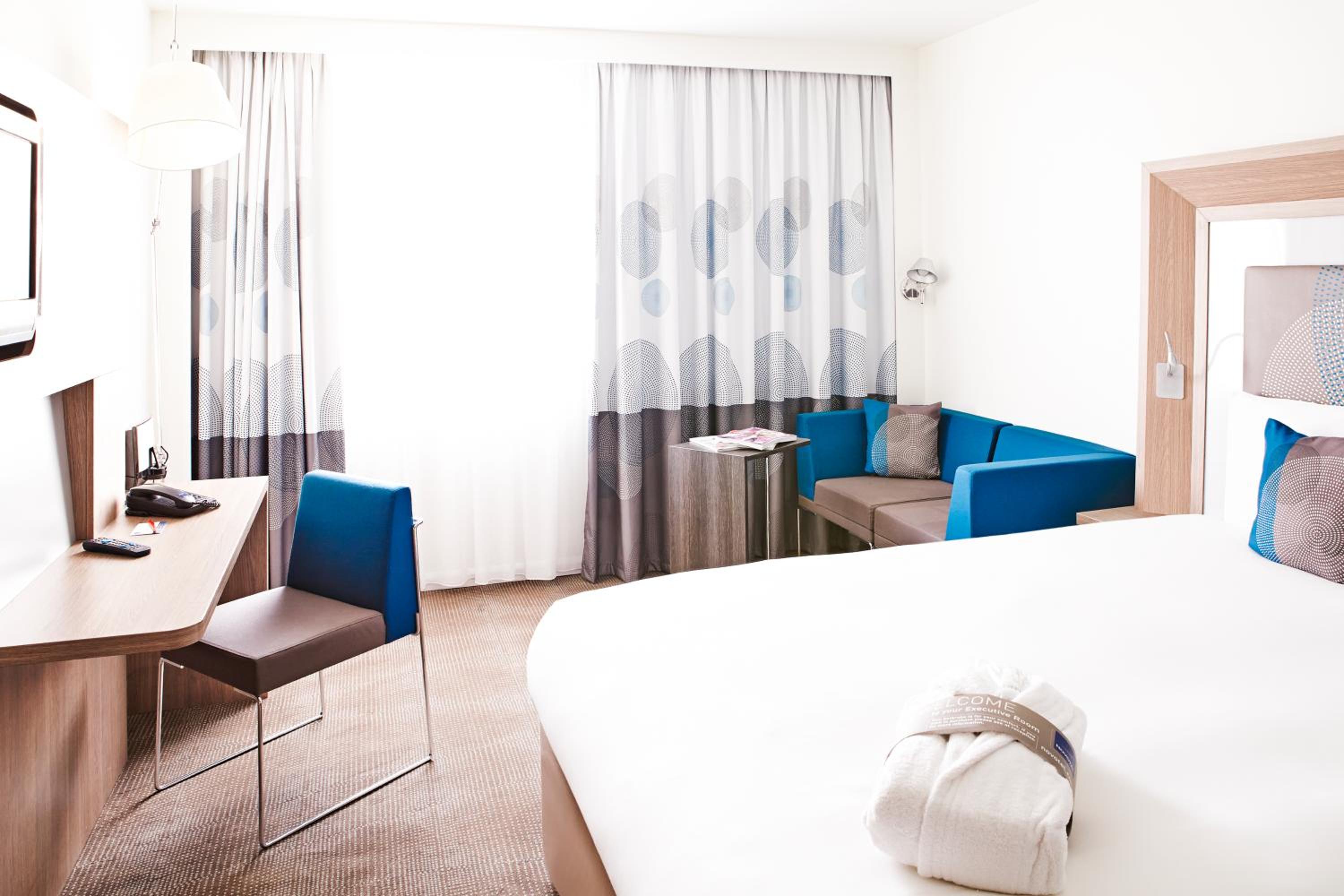 Executive Premium Queen Room with Balcony photo 2