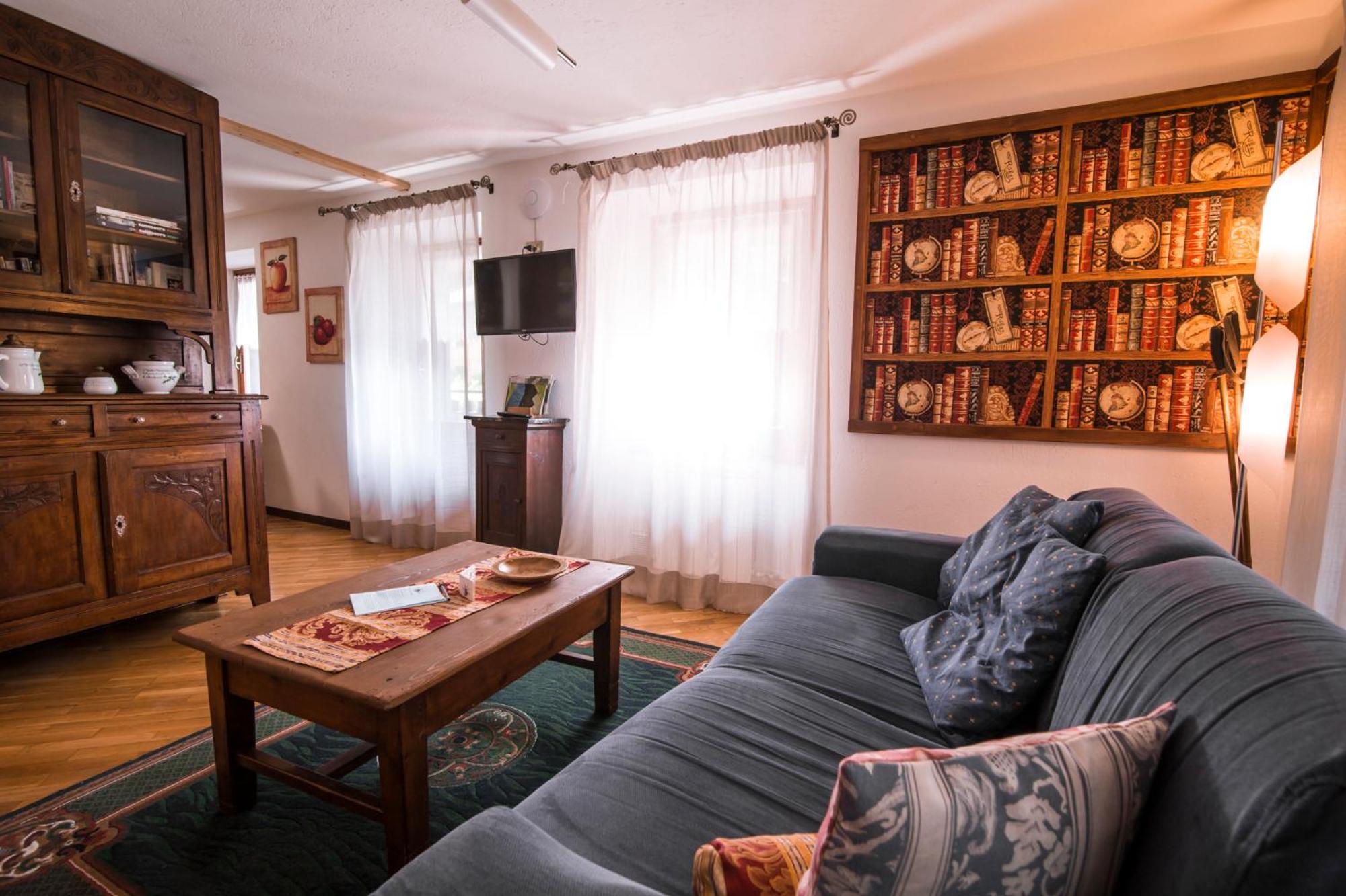 Standard One-Bedroom Apartment - Photo 6