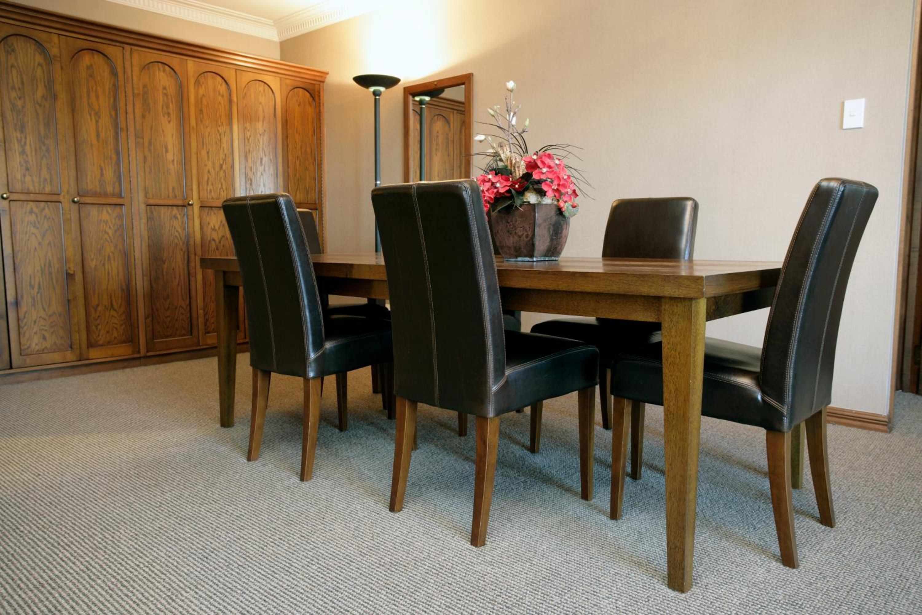 Executive Suite - Photo 2