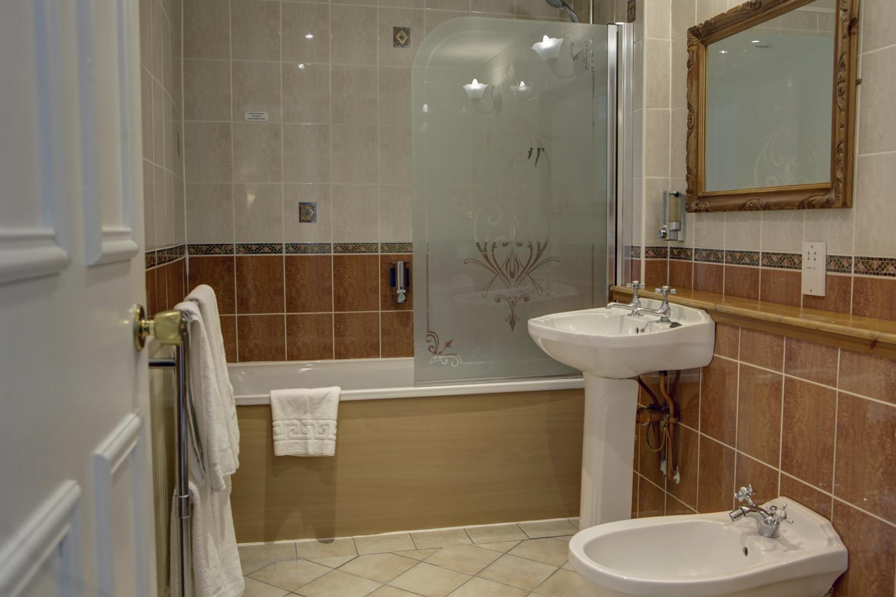Standard Double Room - Non-Smoking - Photo 7