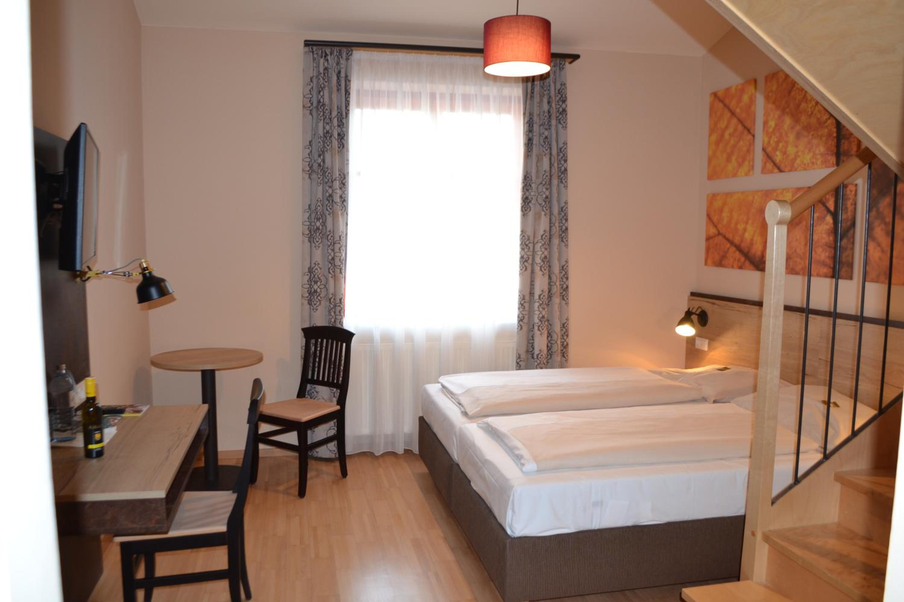 Double Room - Photo 4