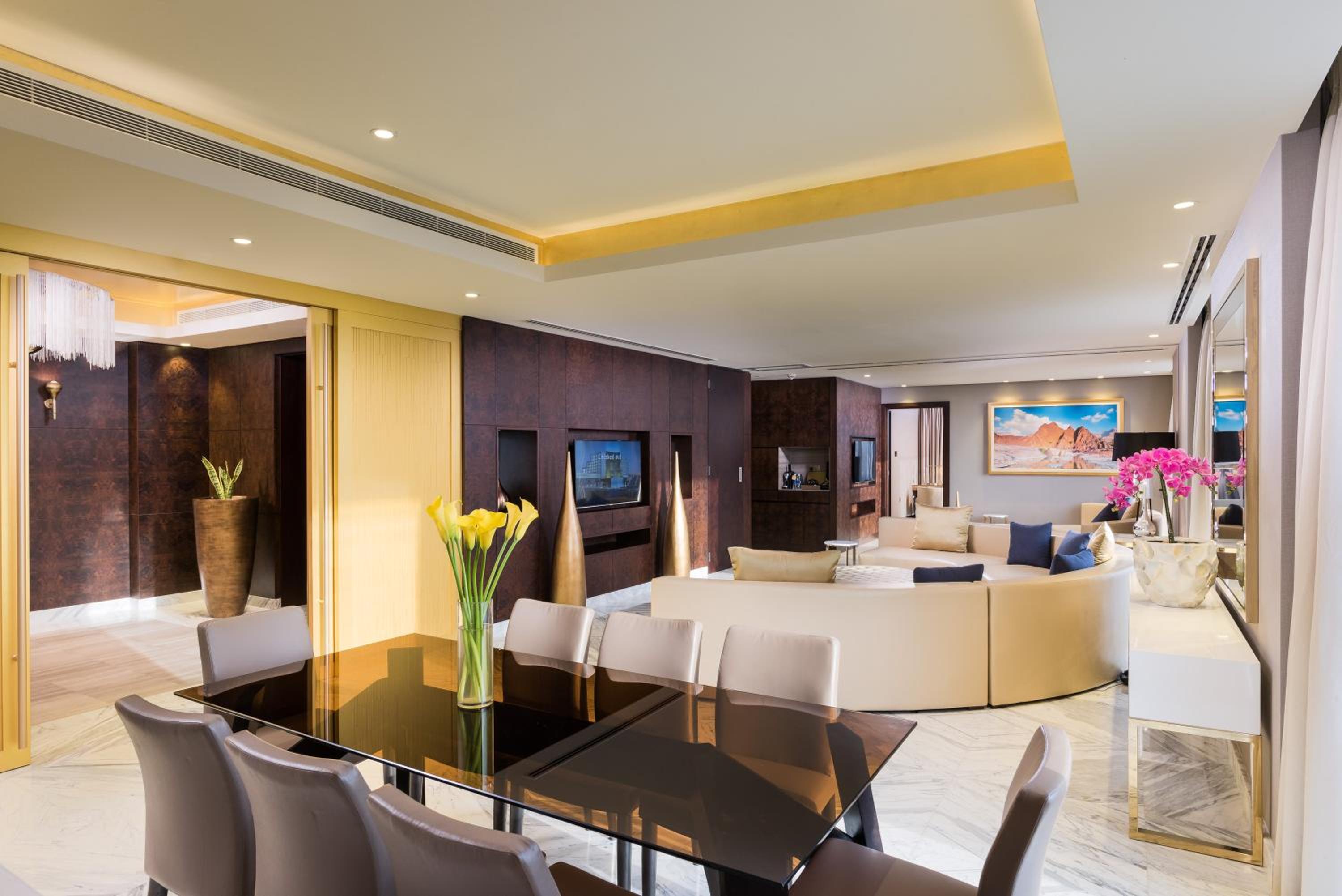 Royal Suite with Executive Lounge Access - 30% discount in Spa, Food and Beverage, Early Check in at 10:00 am and Late checkout till 4 pm (Subject to Availability)