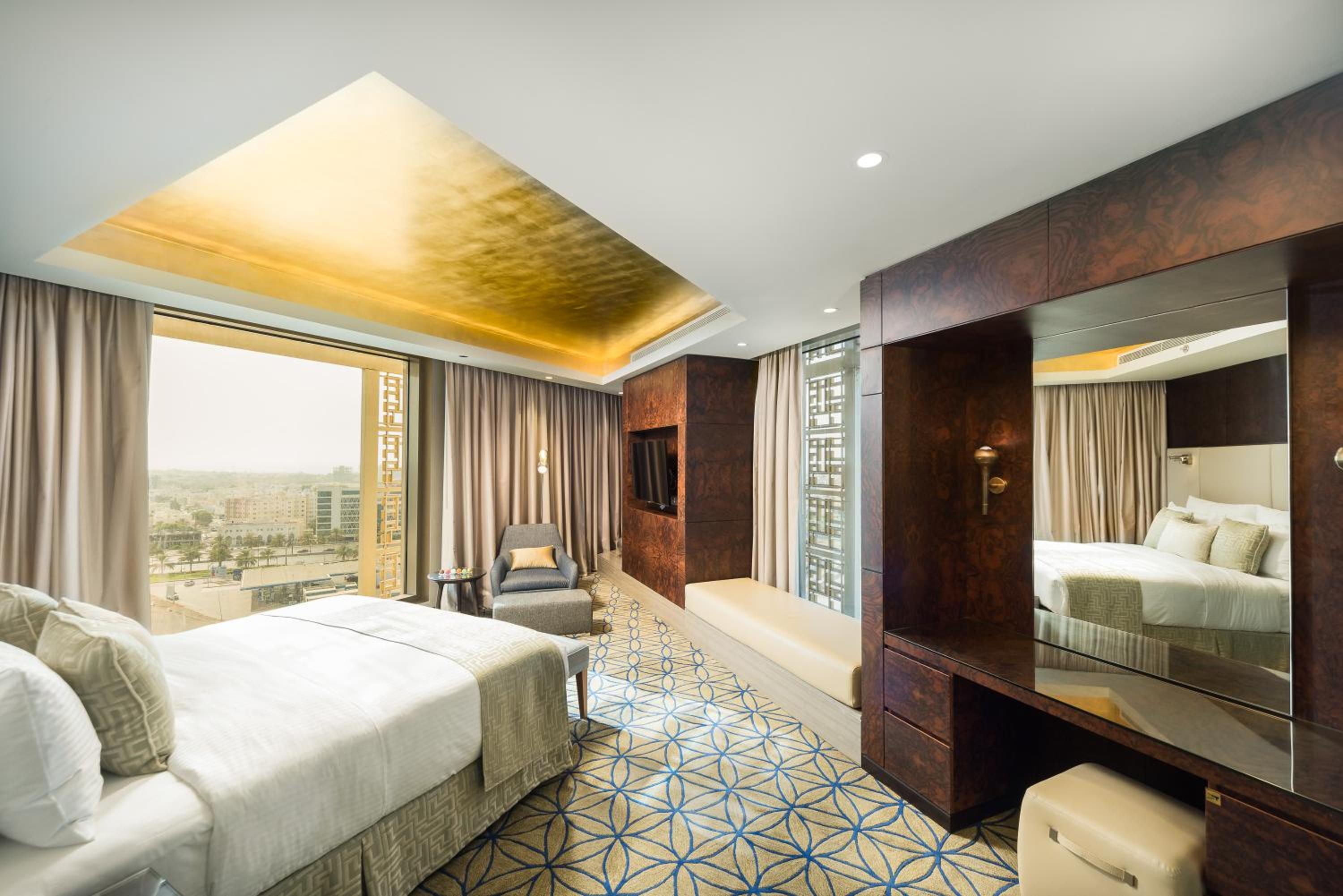 Royal Suite with Executive Lounge Access - 30% discount in Spa, Food and Beverage, Early Check in at 10:00 am and Late checkout till 4 pm  (Subject to Availability) photo 2