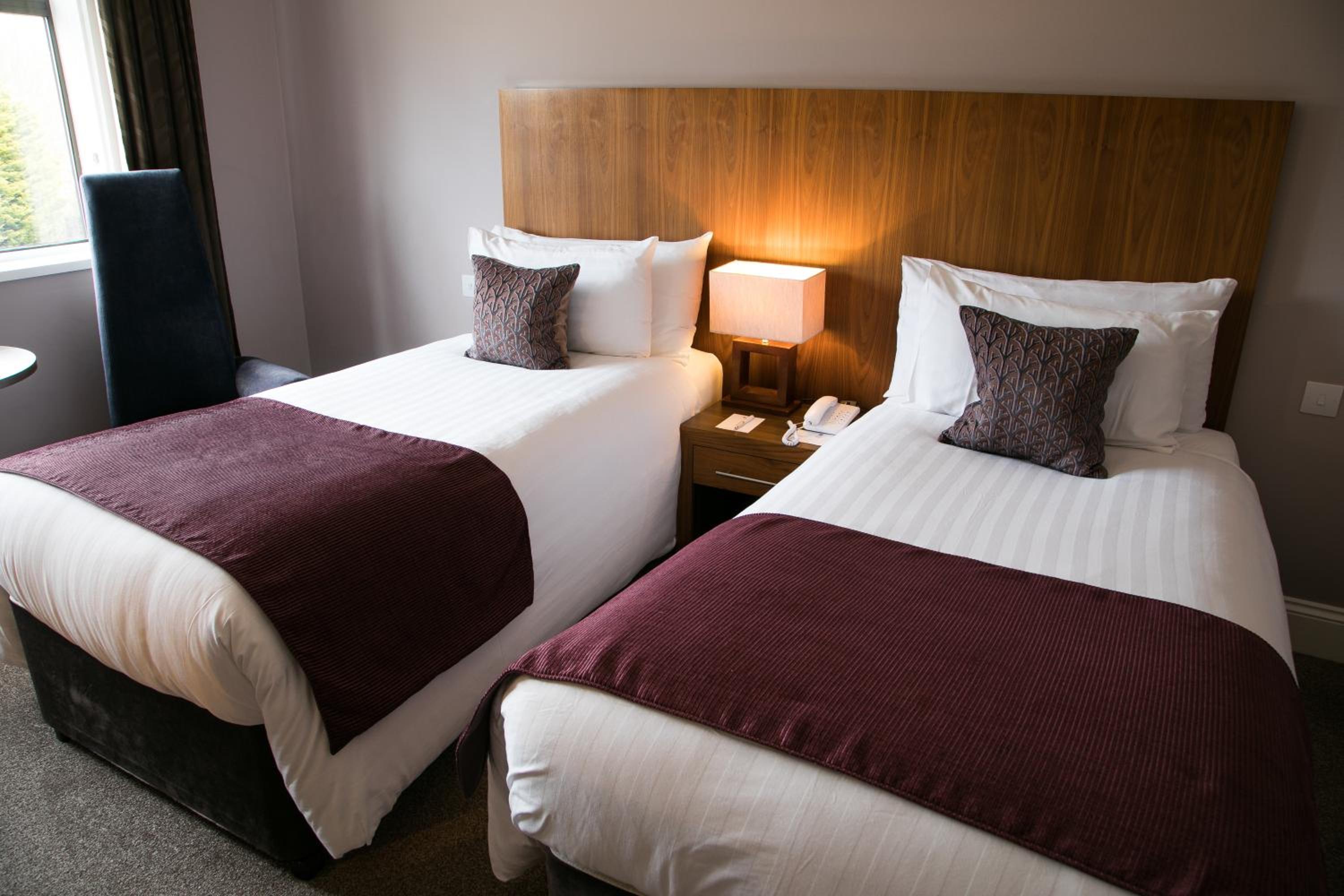 Standard Twin Room with Golf View - Photo 5