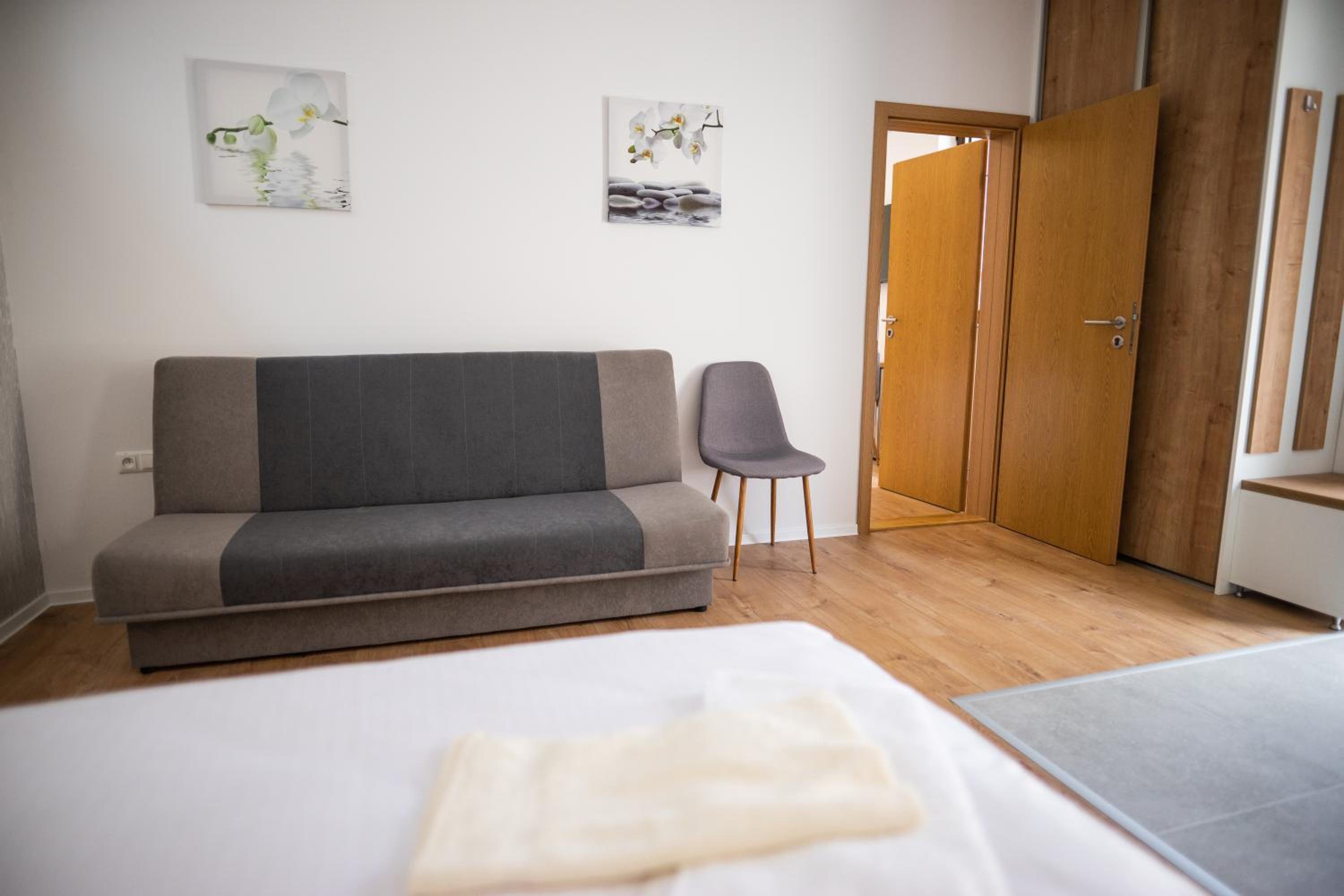 Deluxe Double Room with Extra Bed photo 3