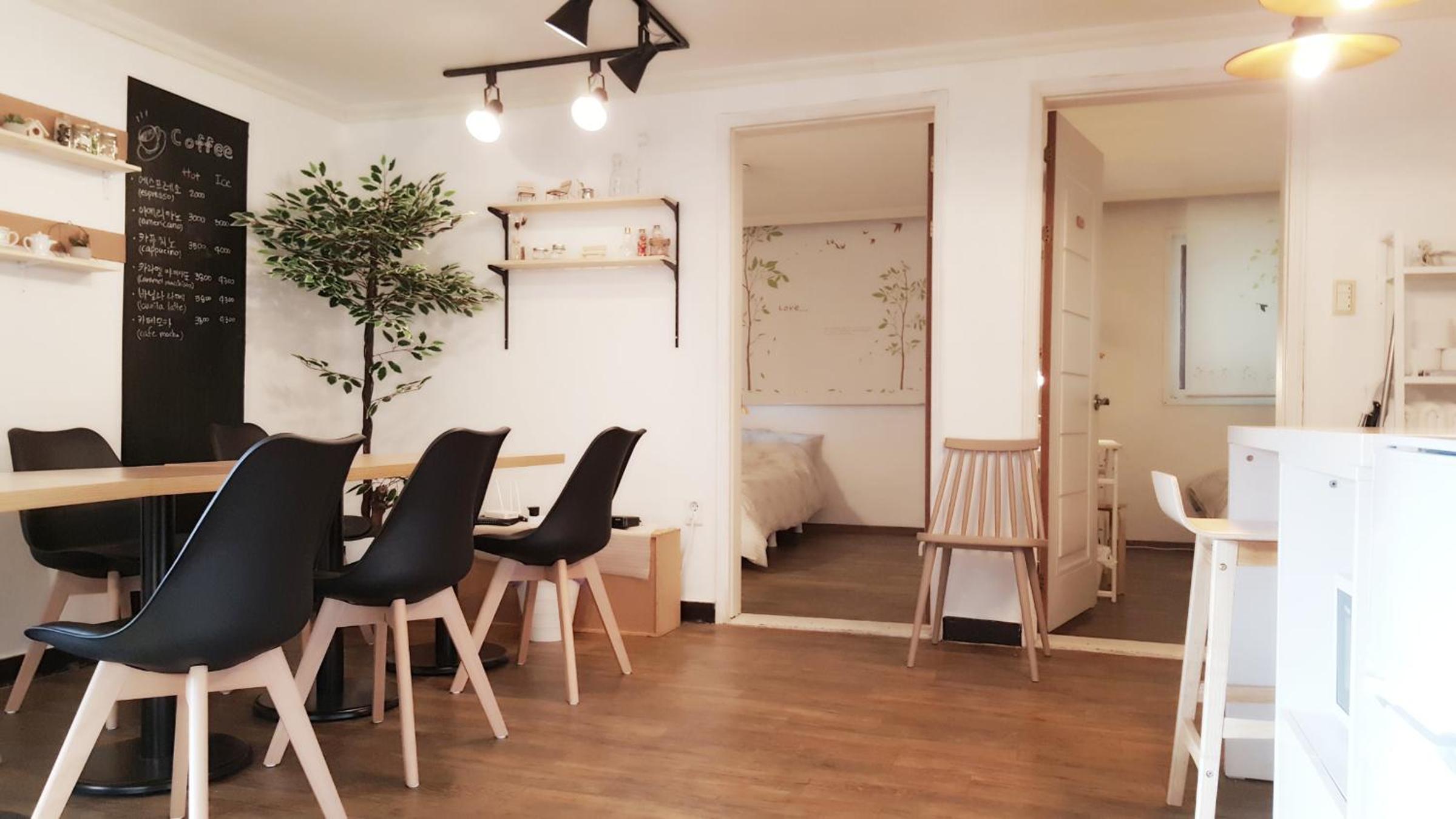 Two-Bedroom Apartment - Photo 2