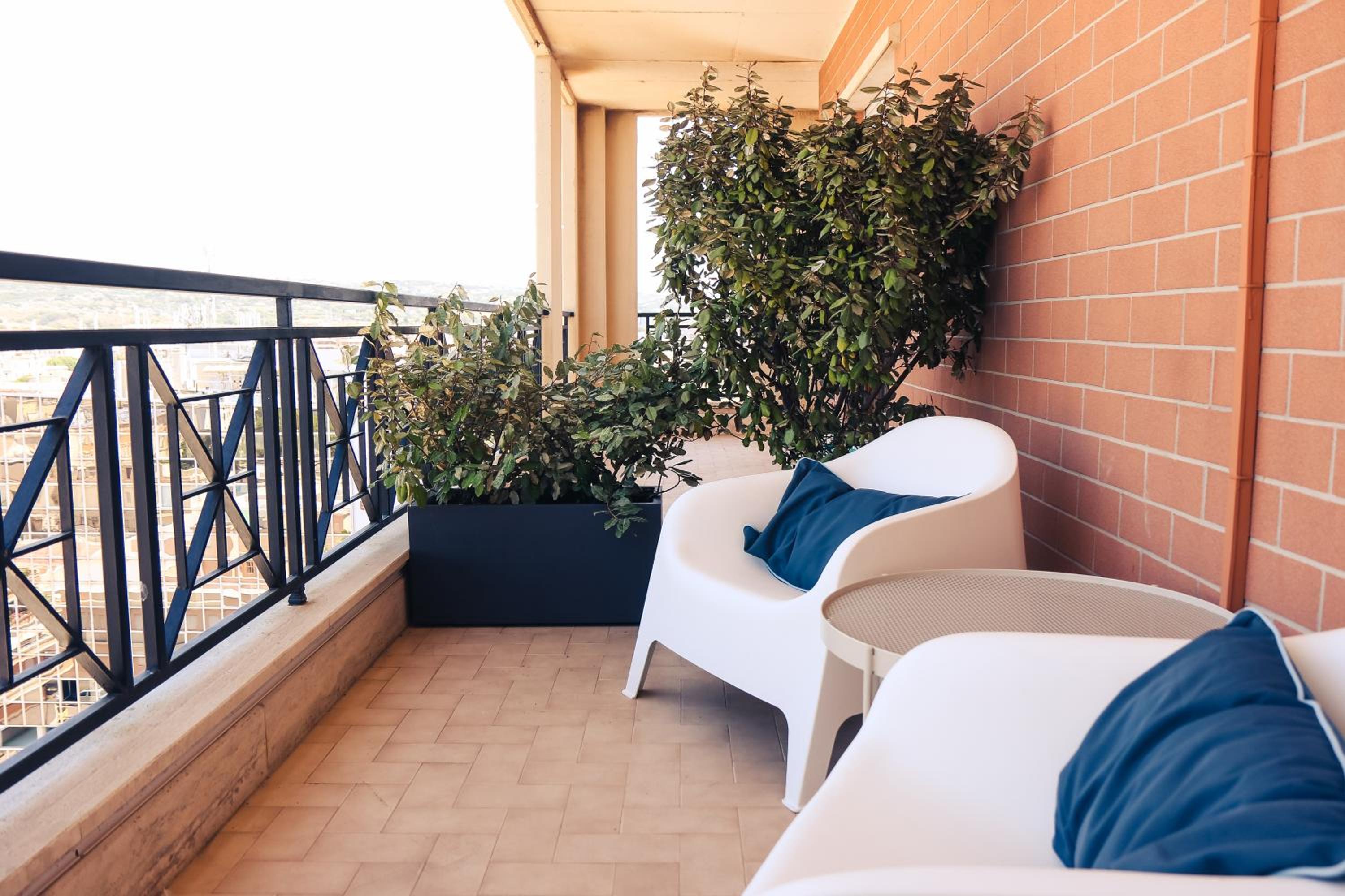 Deluxe Double Room with Balcony photo 2