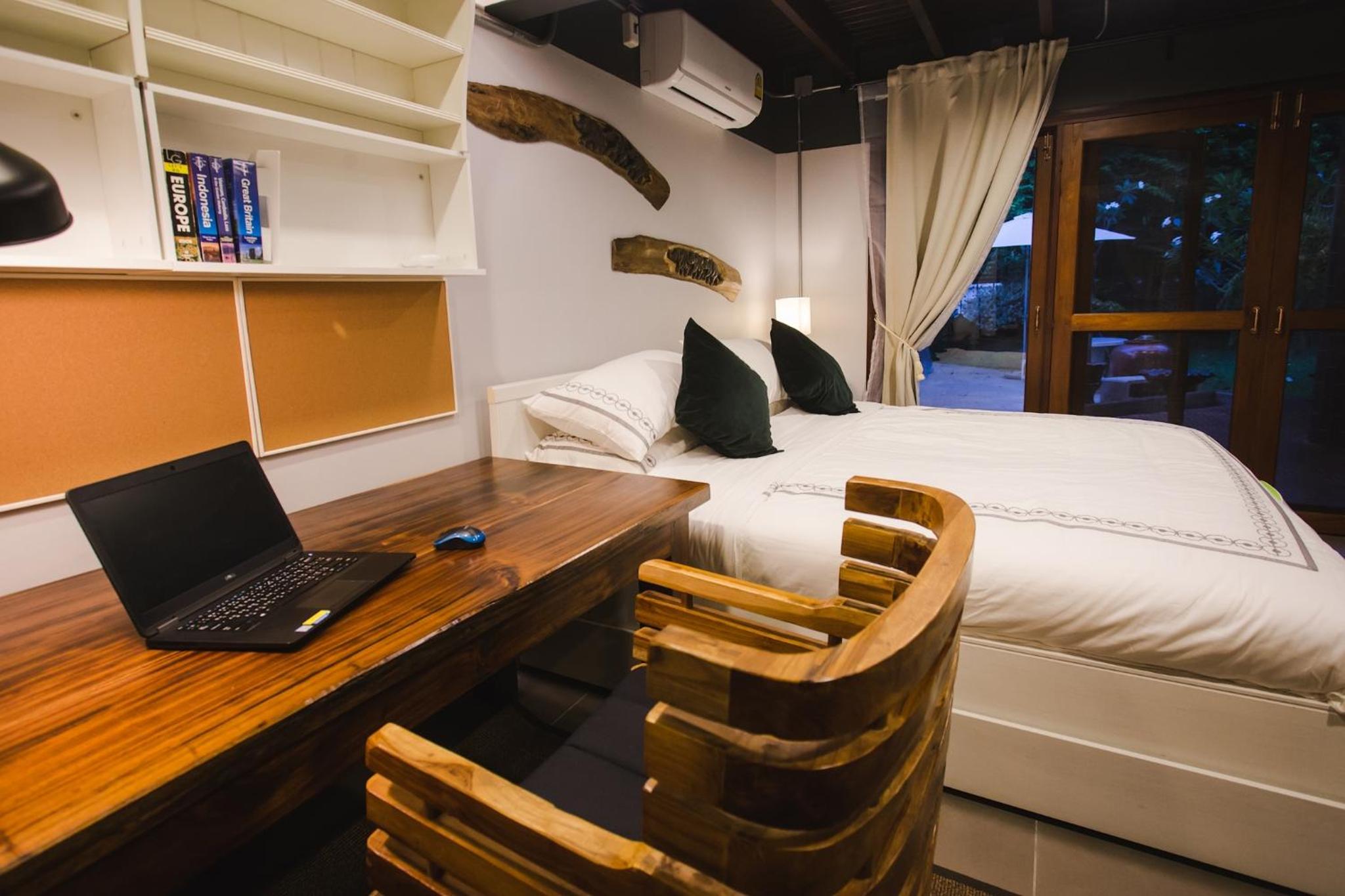 Deluxe King Room photo 2