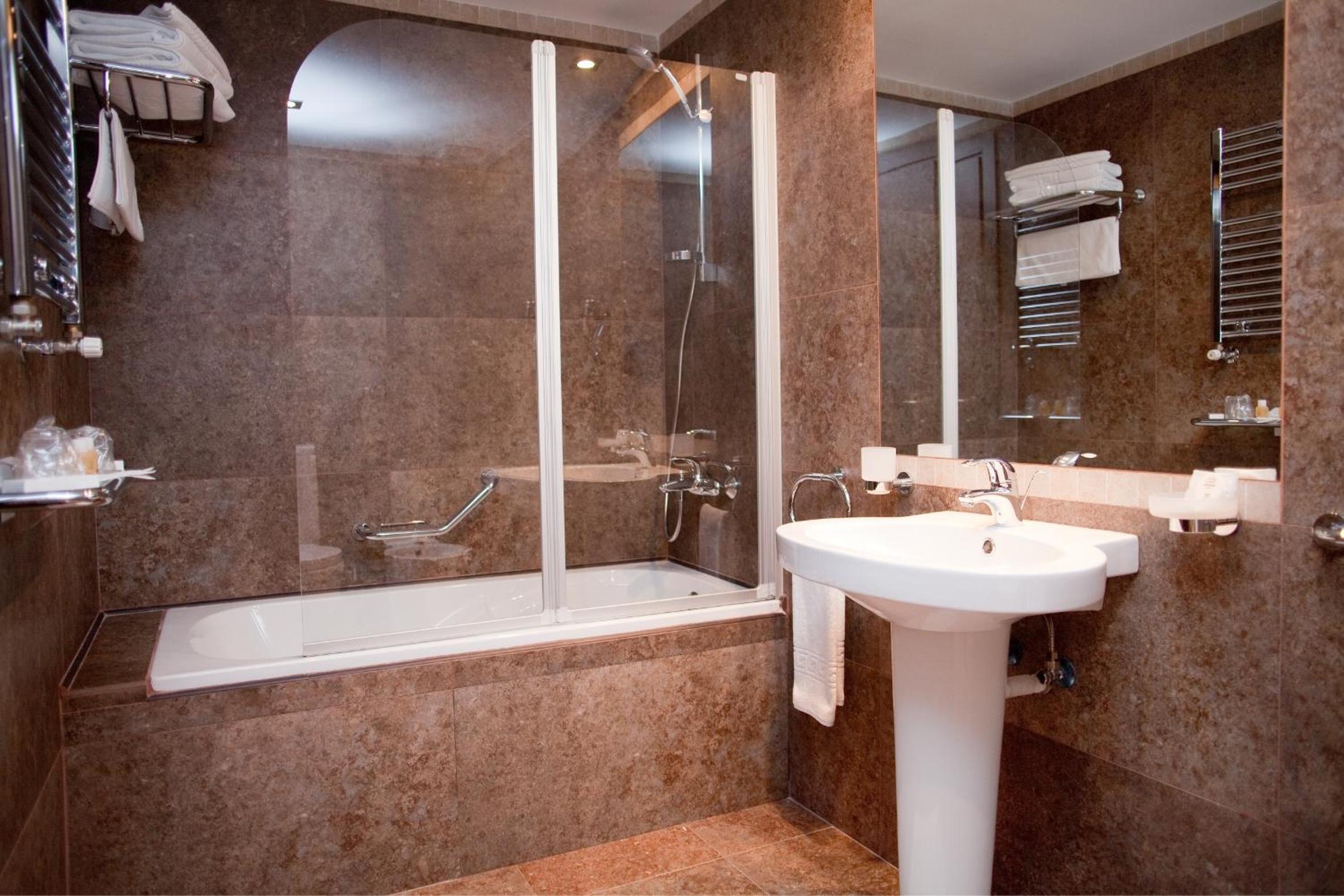 Executive Suite - Photo 4