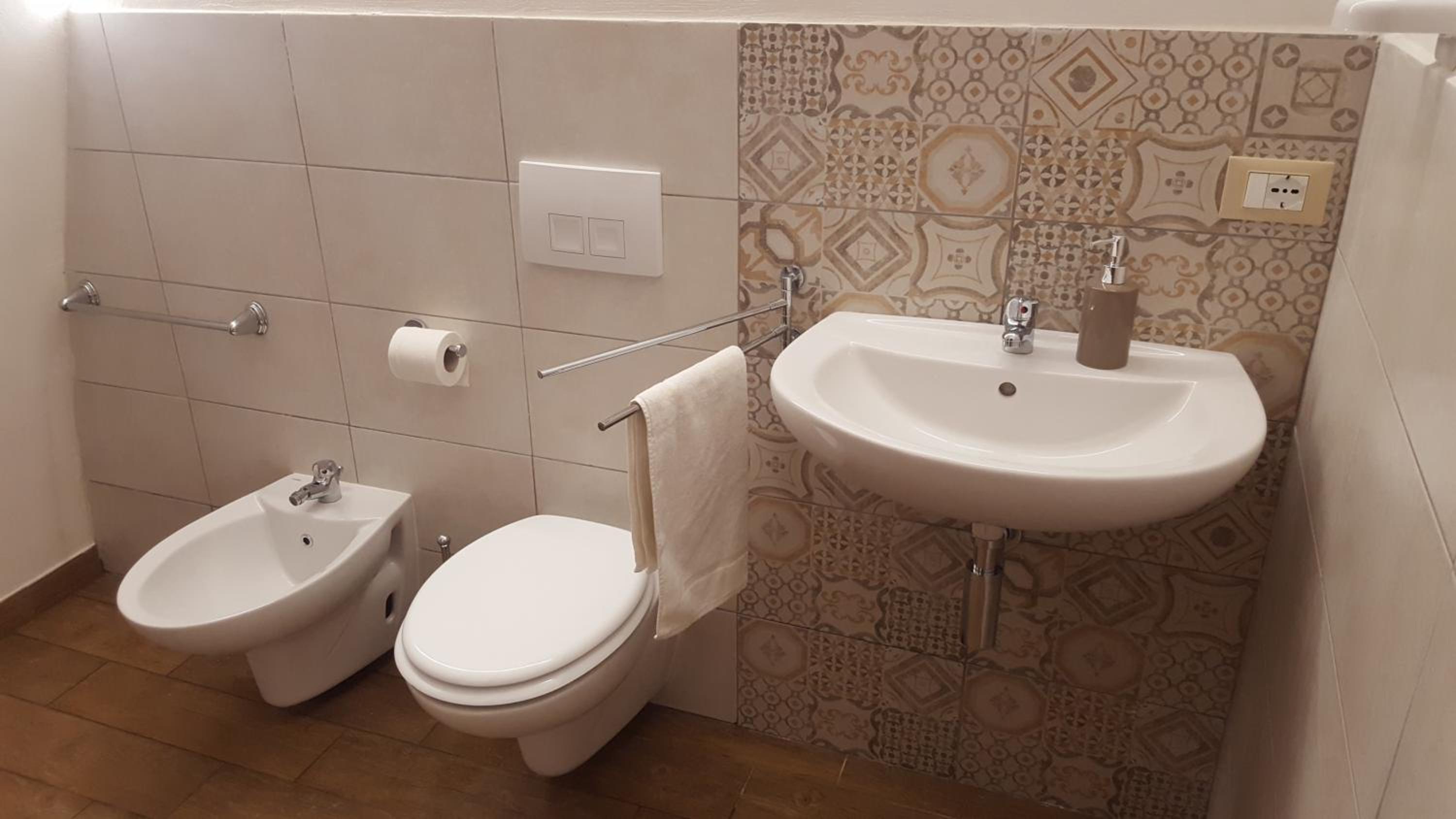 Quadruple Room with Private Bathroom photo 2