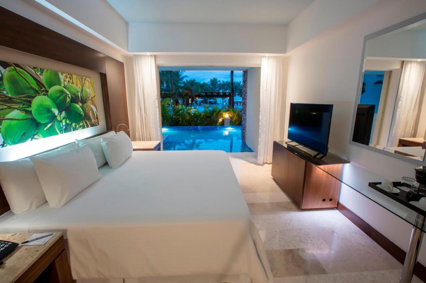 Altitude Club Junior Suite Swim Out King