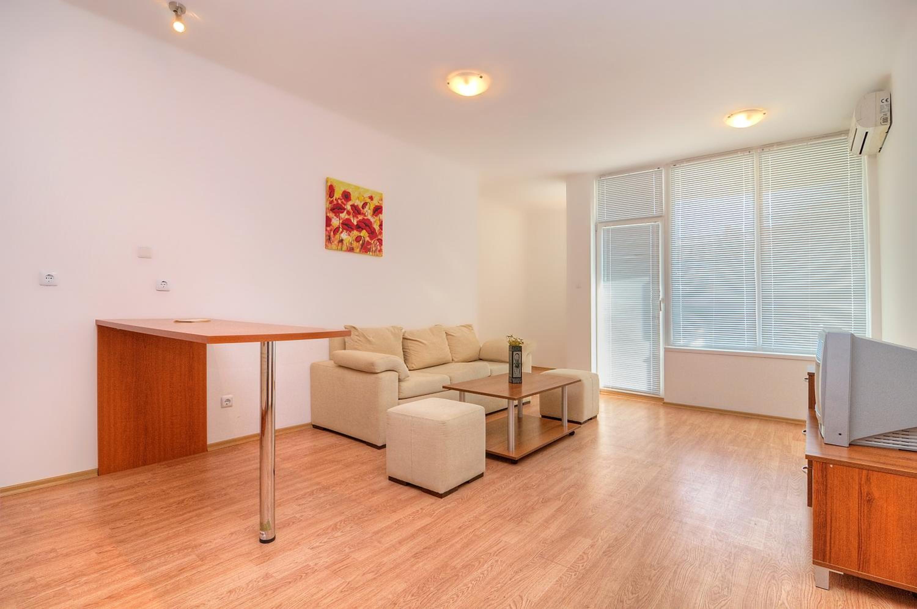 One-Bedroom Apartment With Balcony photo 2