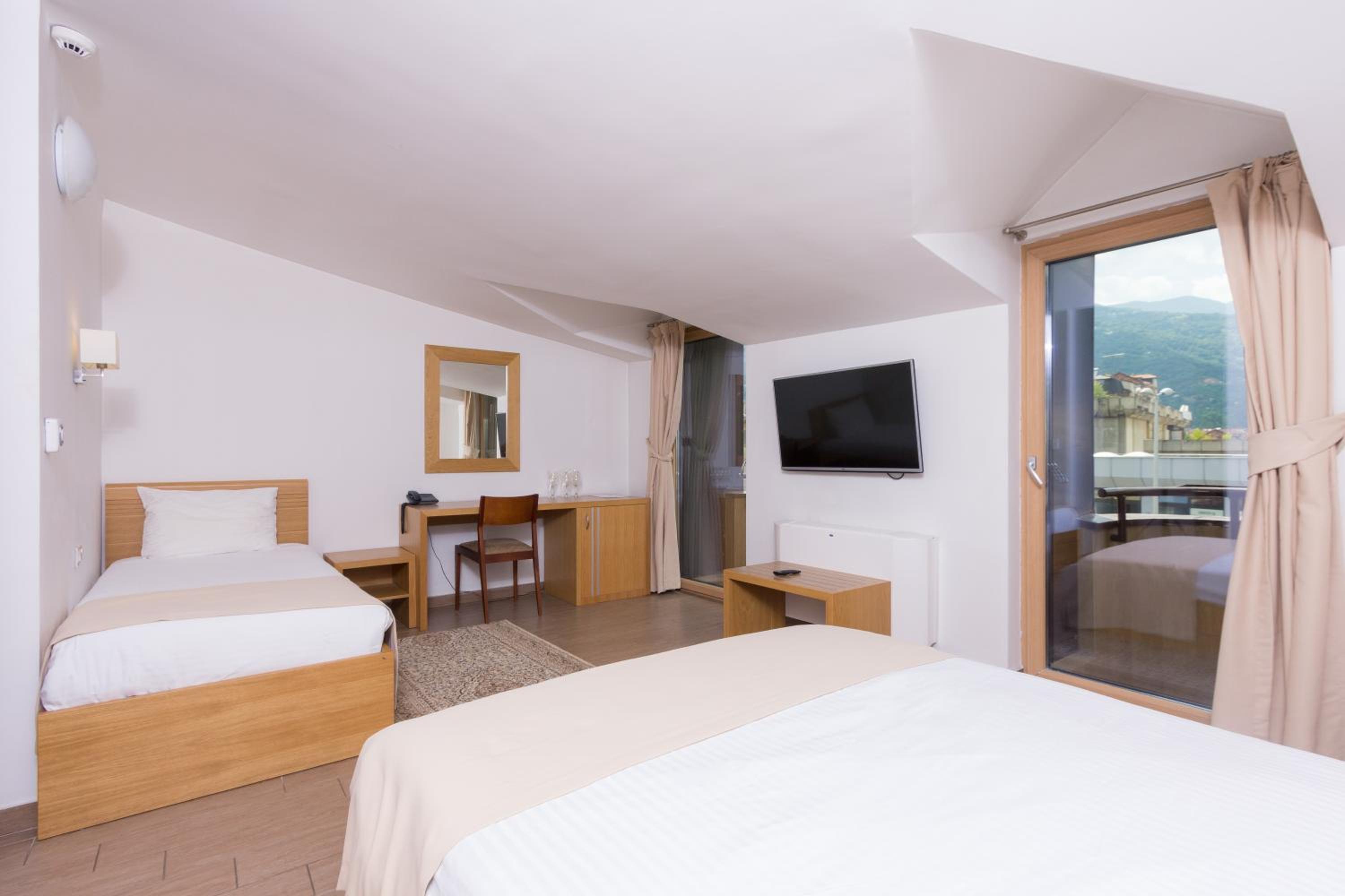Triple Room with Terrace photo 1