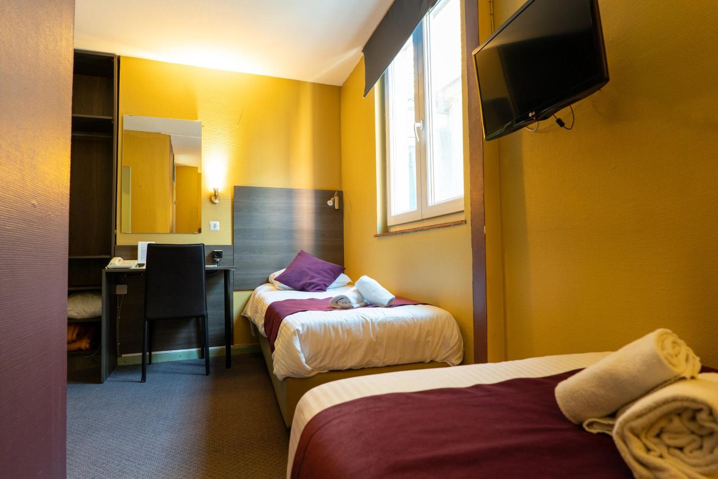 Twin Room With Bathroom photo 2