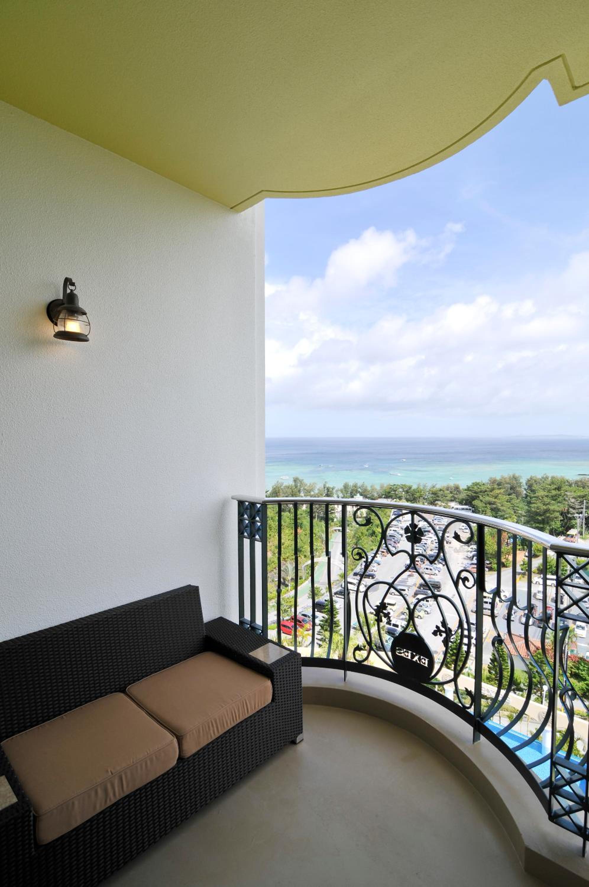 Premier Twin Triple Room