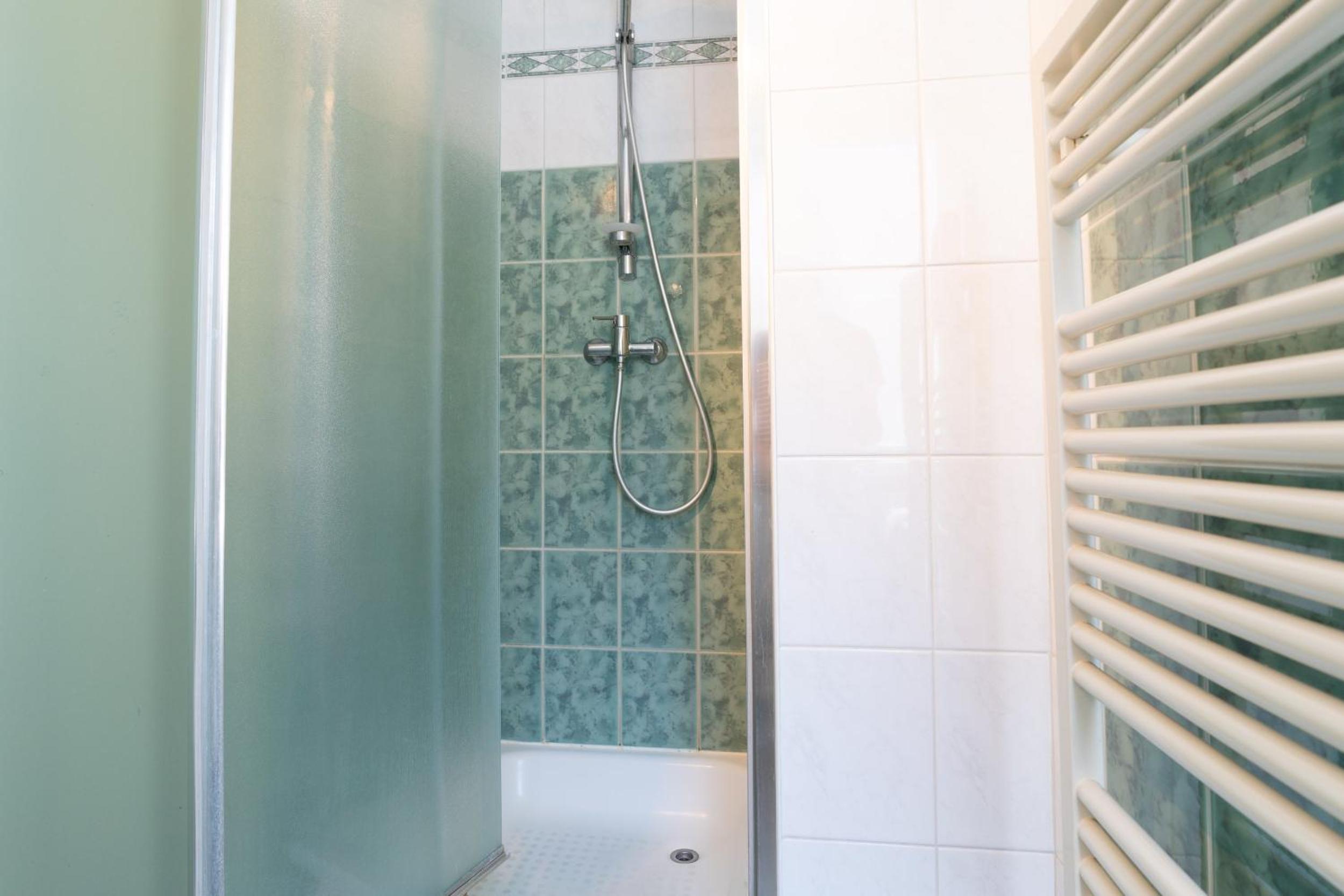 Twin Room With Bathroom photo 3