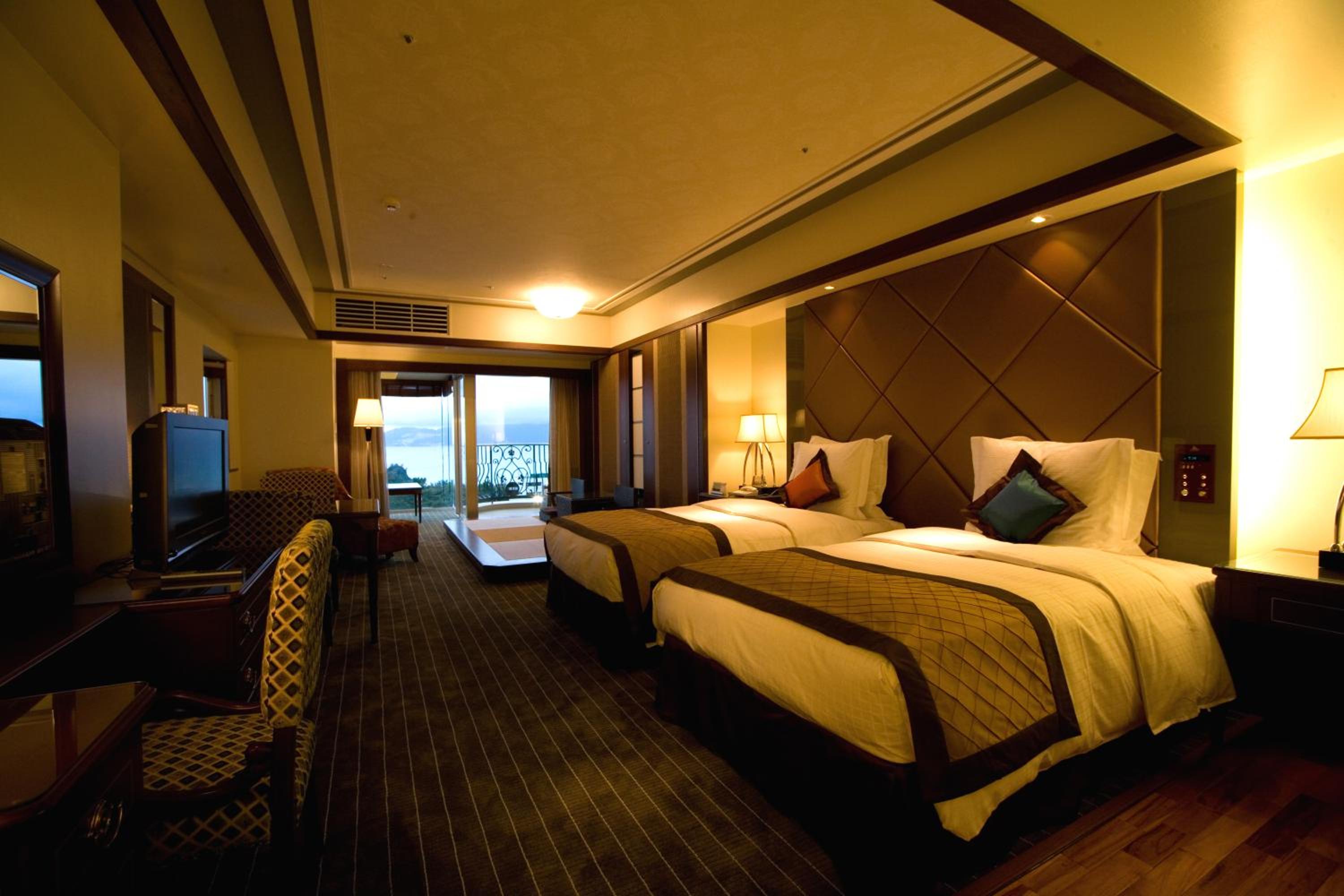 Premier Twin Triple Room - High Floor