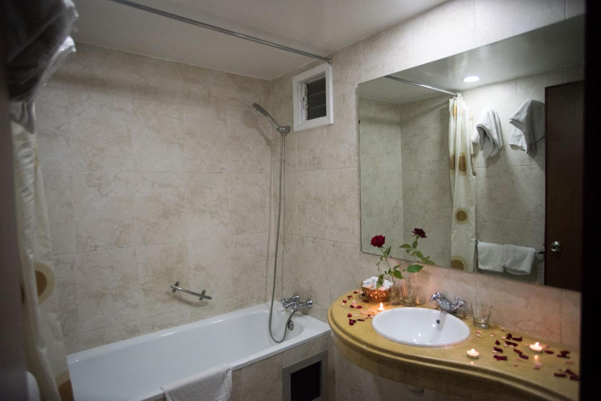 Double Room - Photo 4