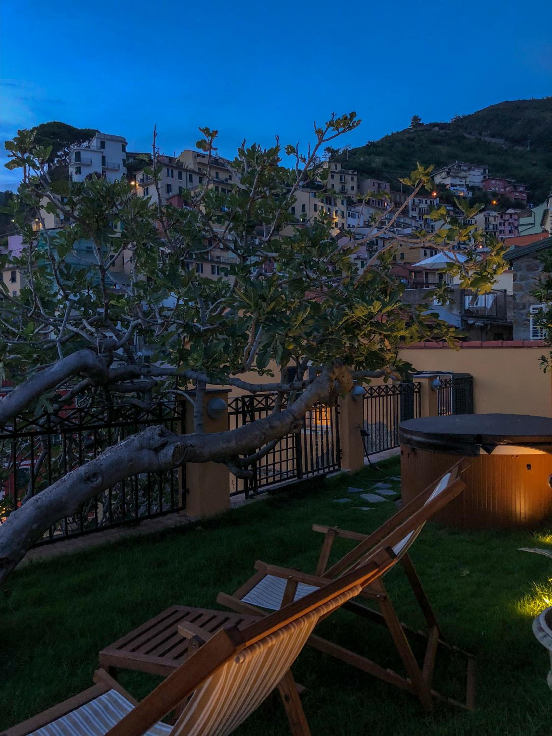 Deluxe Double Room with Balcony and Sea View - Photo 18