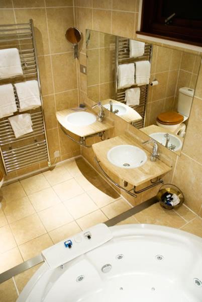 Suite with Spa Bath - Photo 5