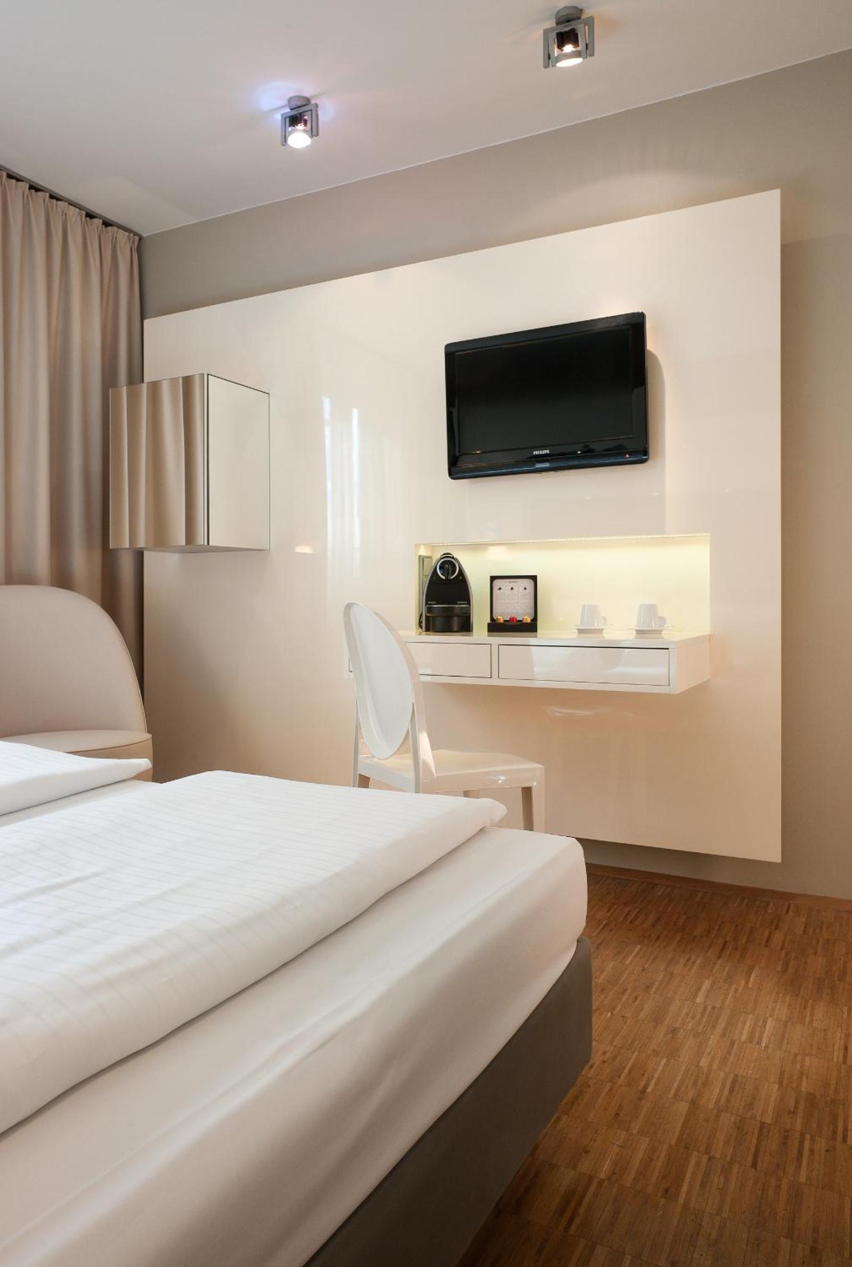 Double Room - Photo 5
