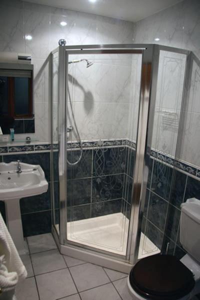 Double Room with Patio and Spa Bath - Photo 3