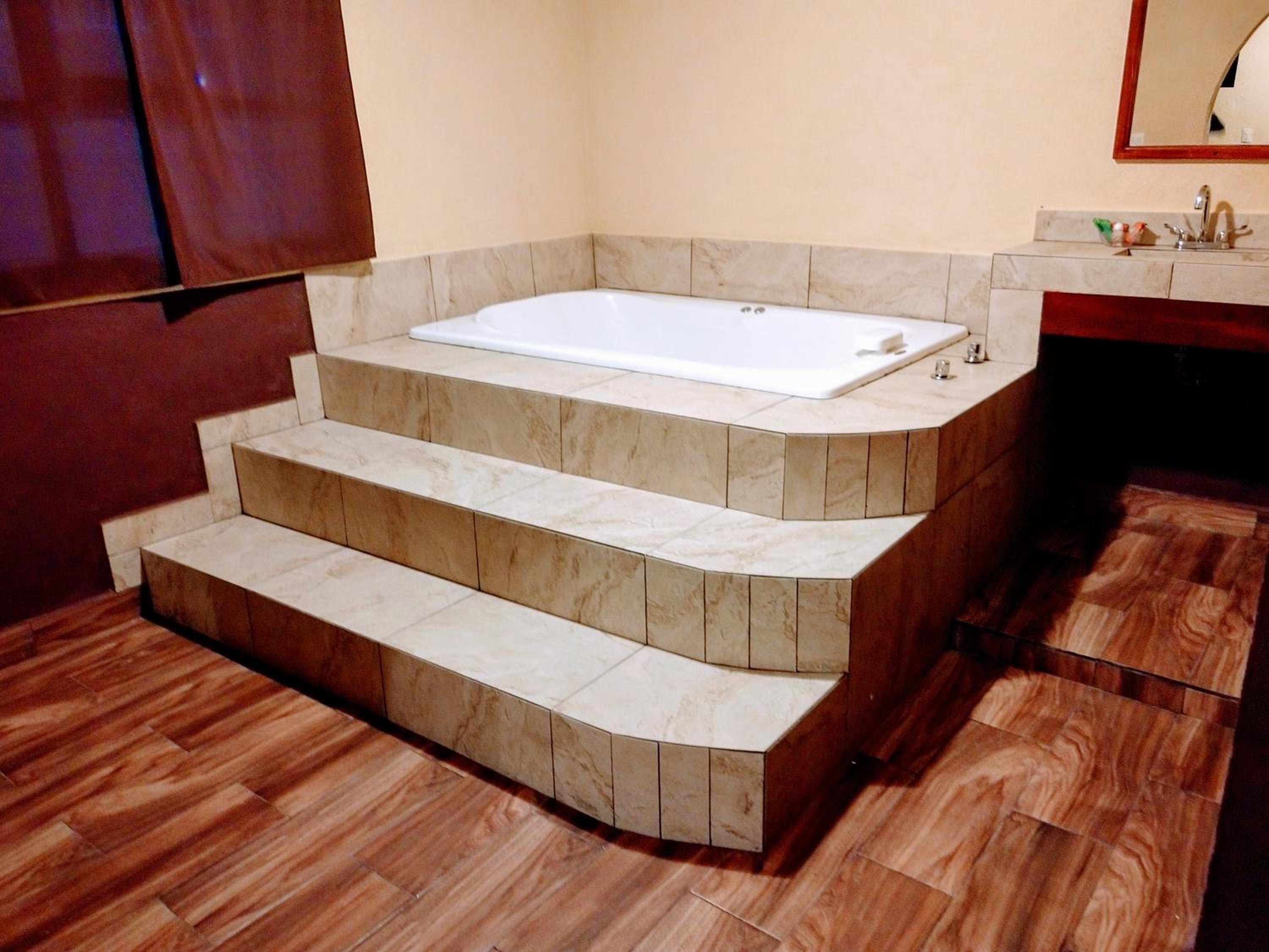 King Room with Spa Bath - Photo 6