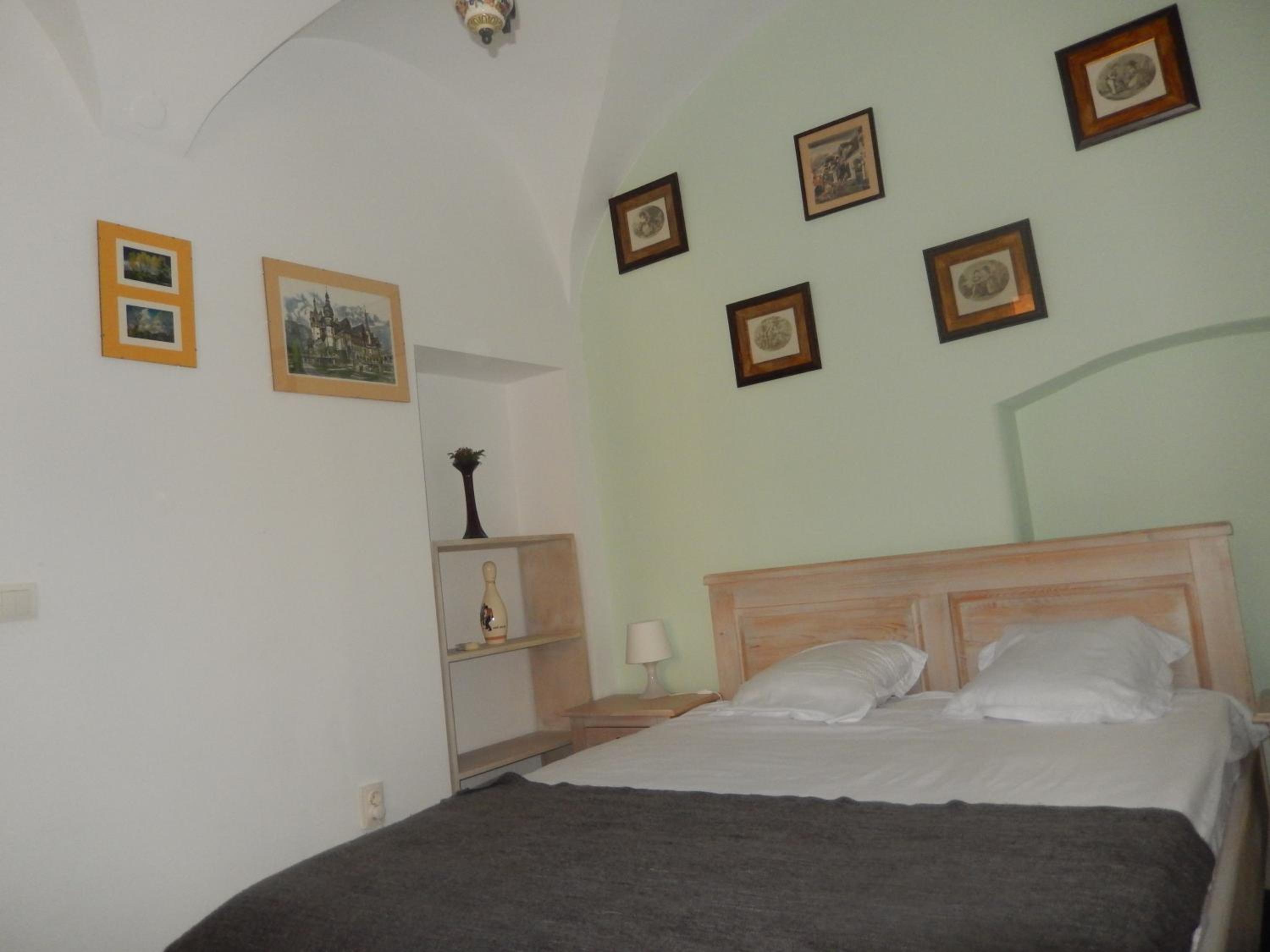 Standard King Room - Photo 8