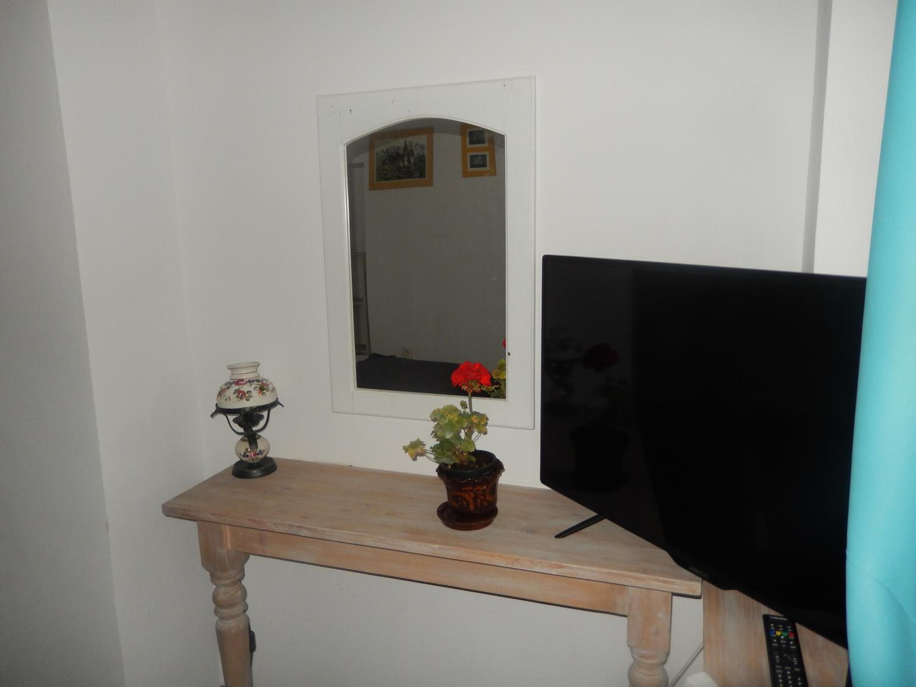 Standard King Room - Photo 10
