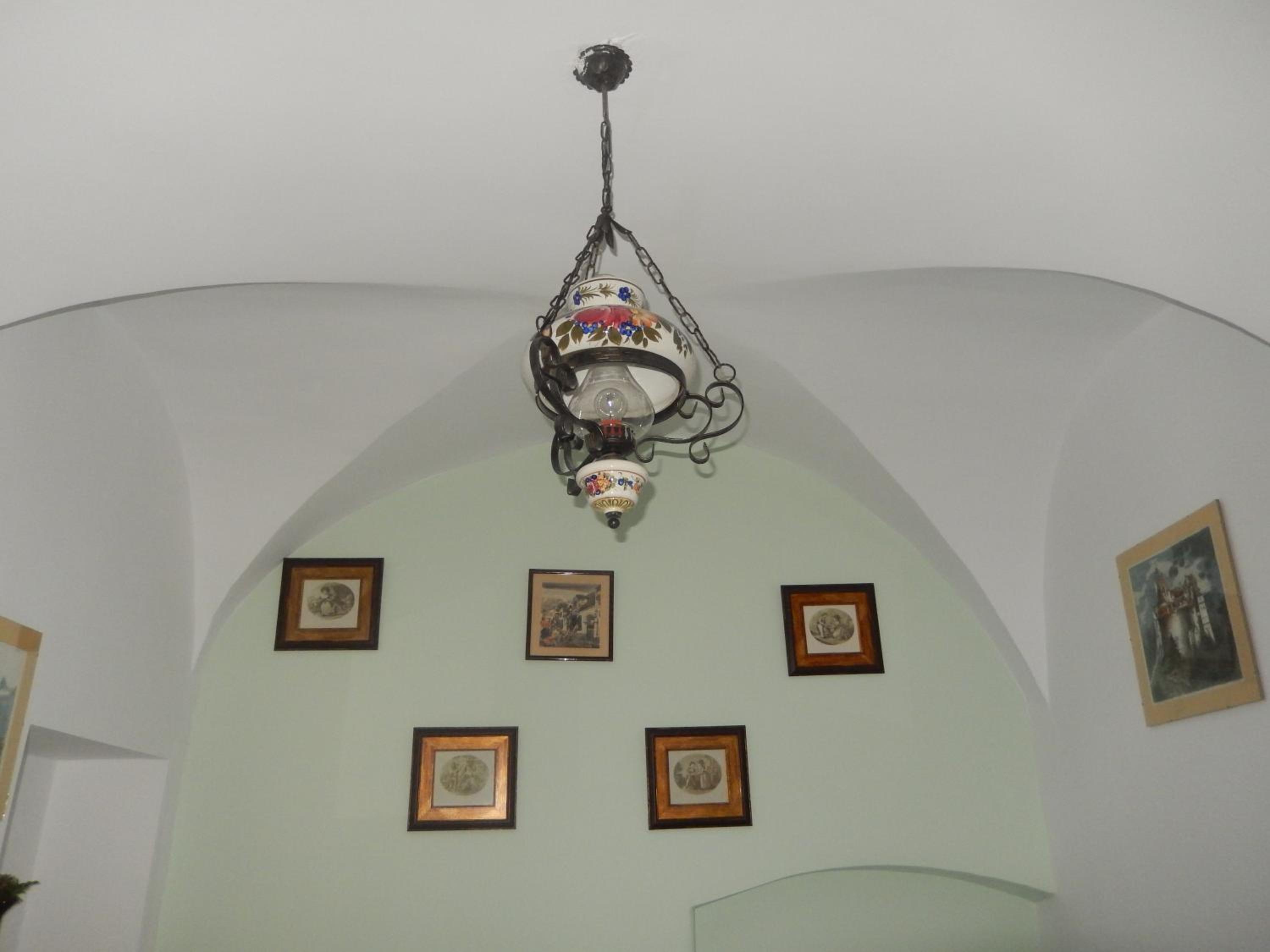 Standard King Room - Photo 11