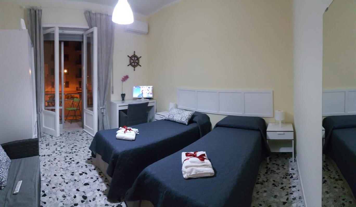 Twin Room with Private External Bathroom