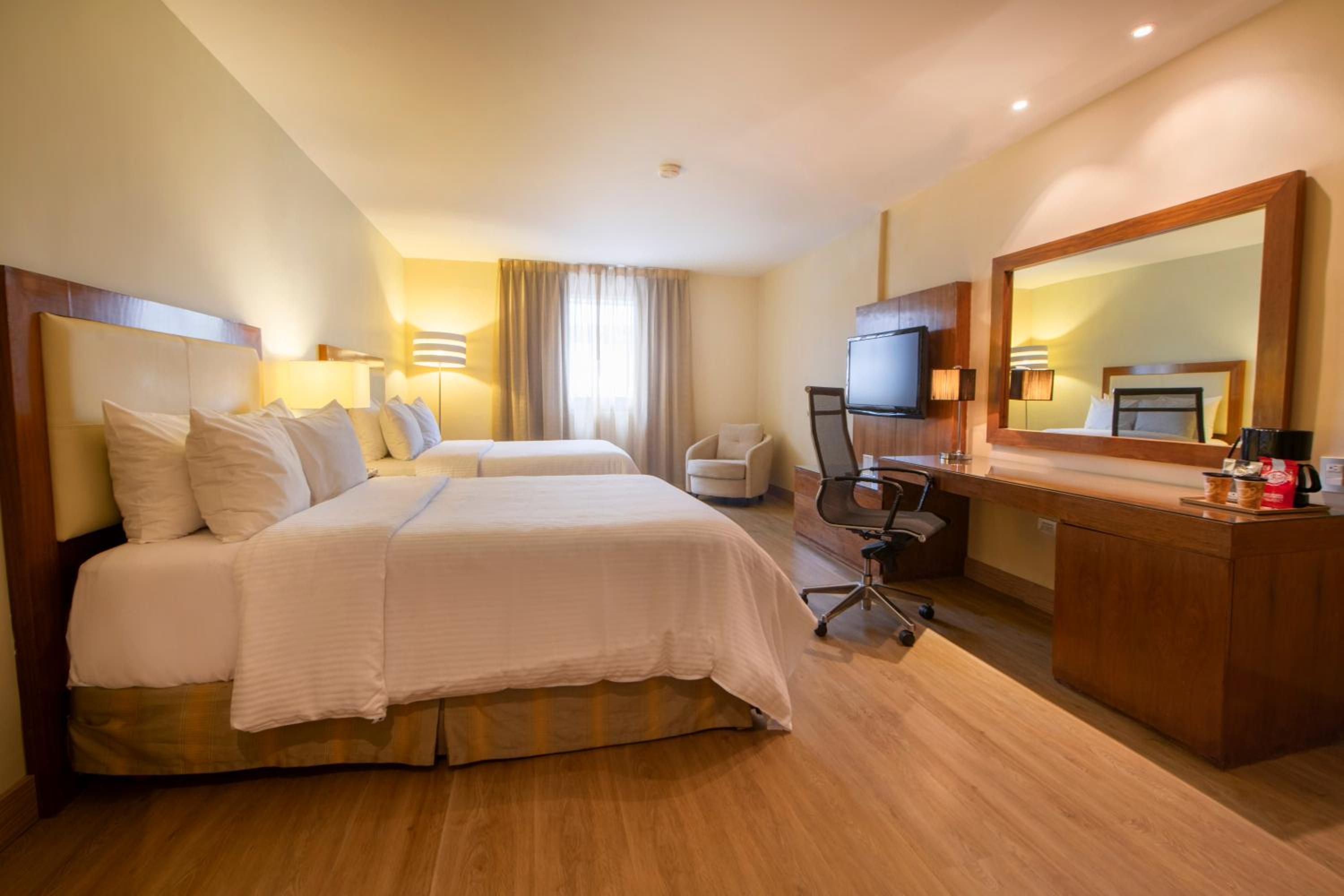 Double Room with Two Double Beds - Photo 4