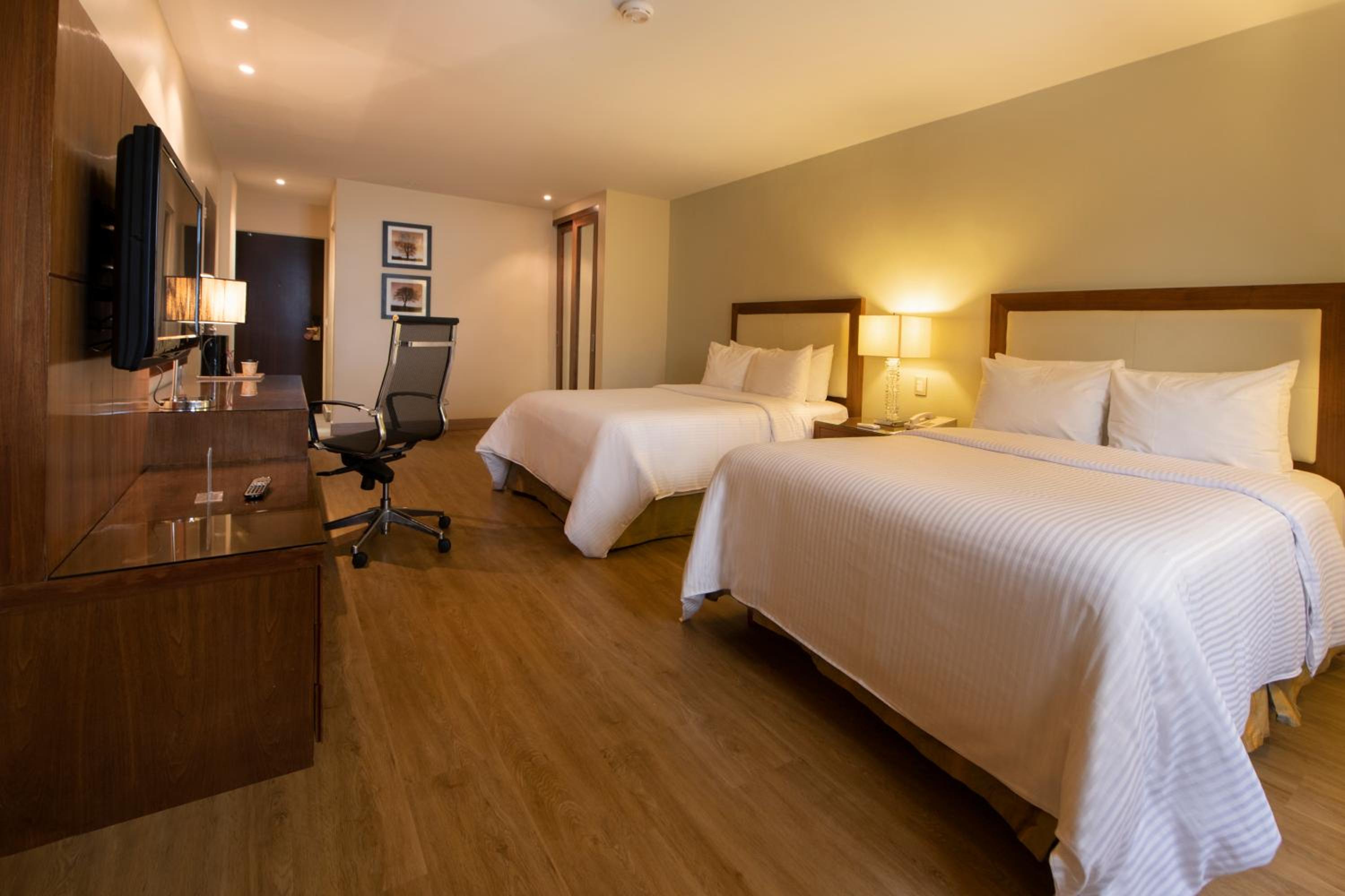 Double Room with Two Double Beds - Photo 1