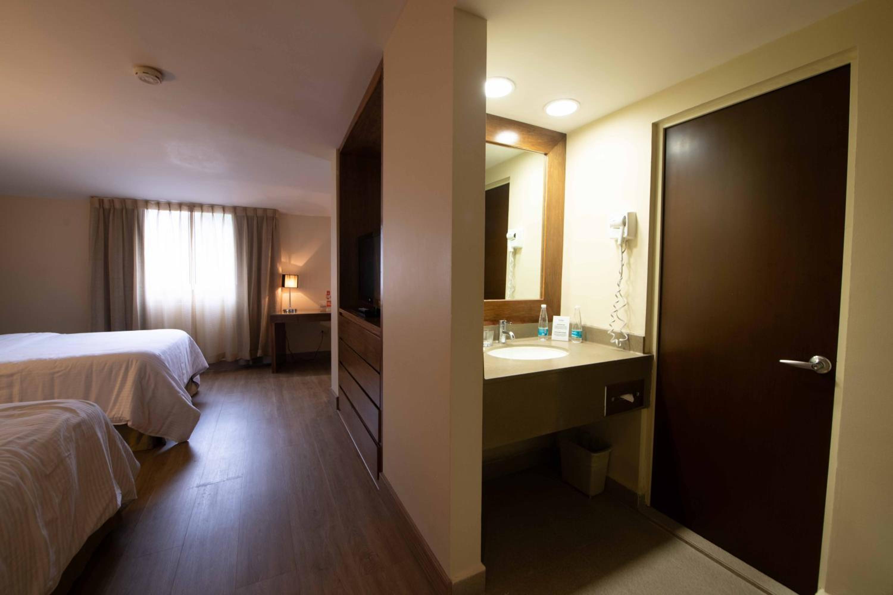 Twin Room - Photo 2