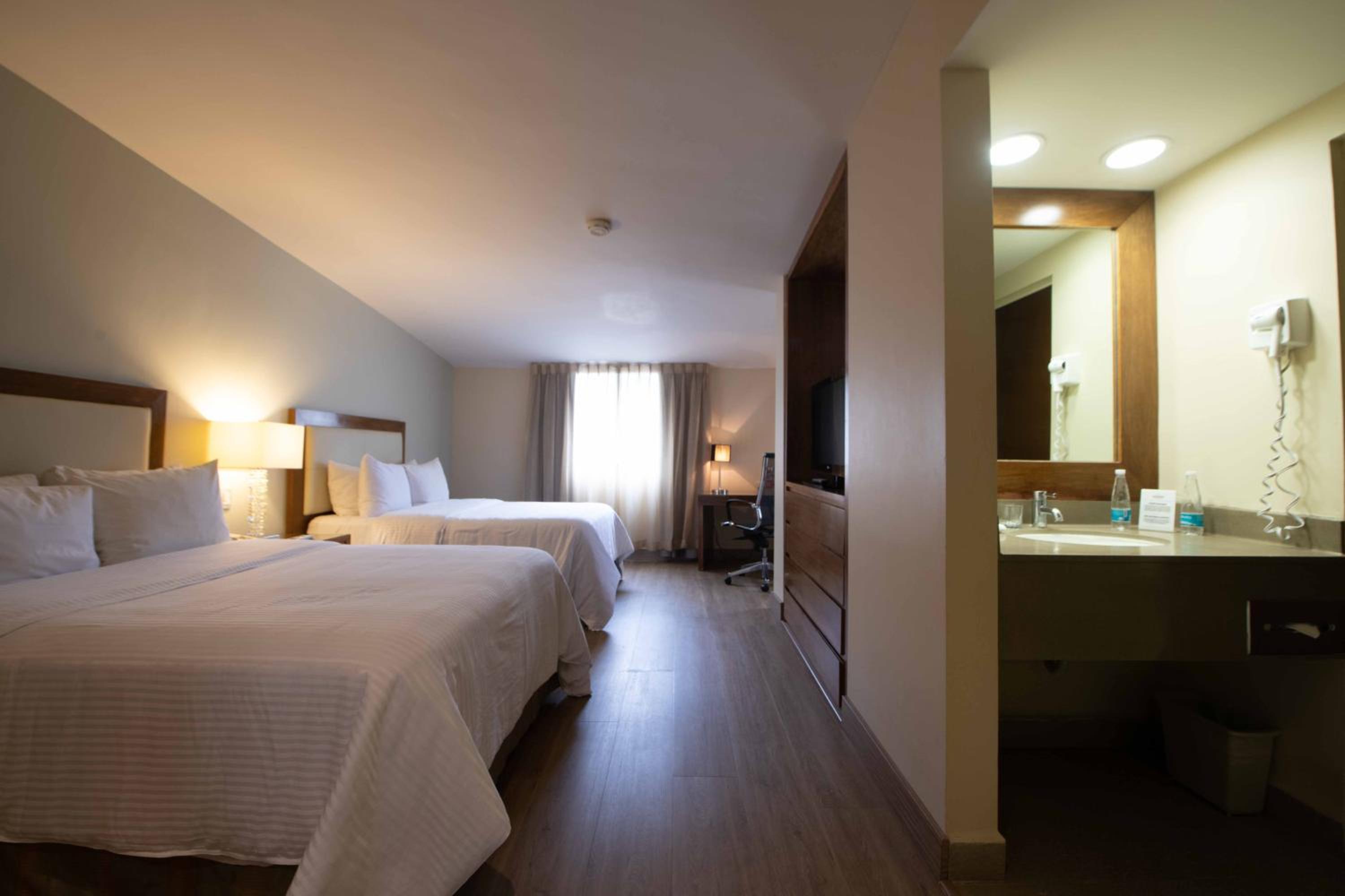 Twin Room - Photo 3
