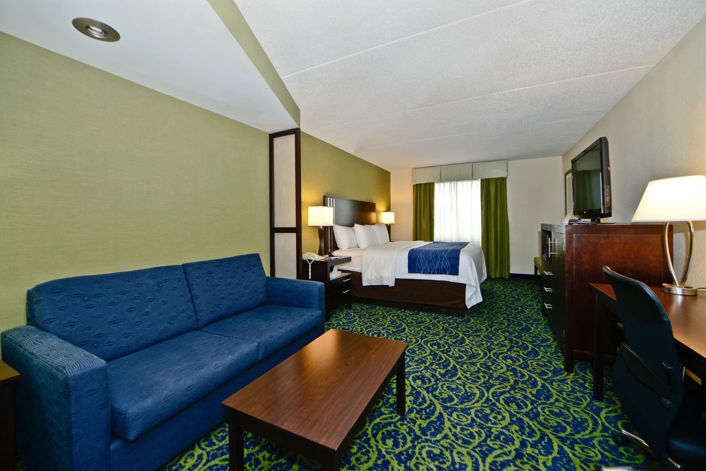 King Room with Sofa Bed - Non-Smoking - Photo 8