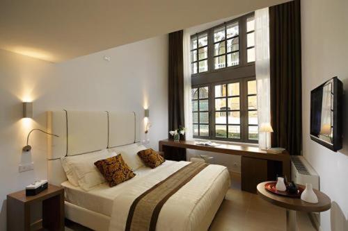 Double or Twin Room with Canal View photo 1