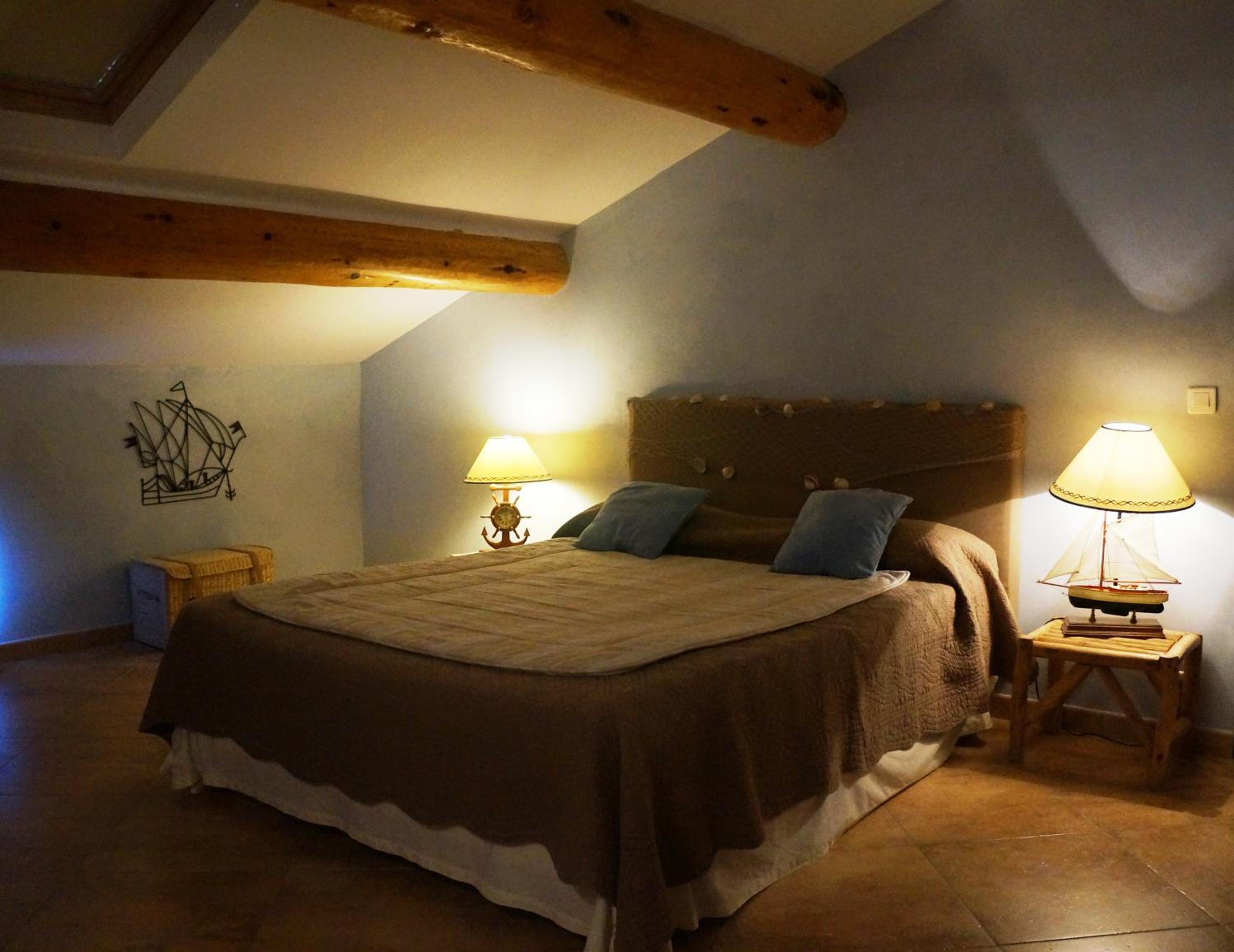 Standard Double Room - Attic - Photo 6