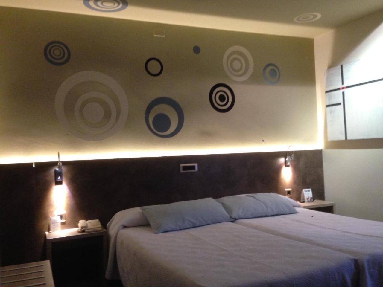 Double or Twin Room photo 2