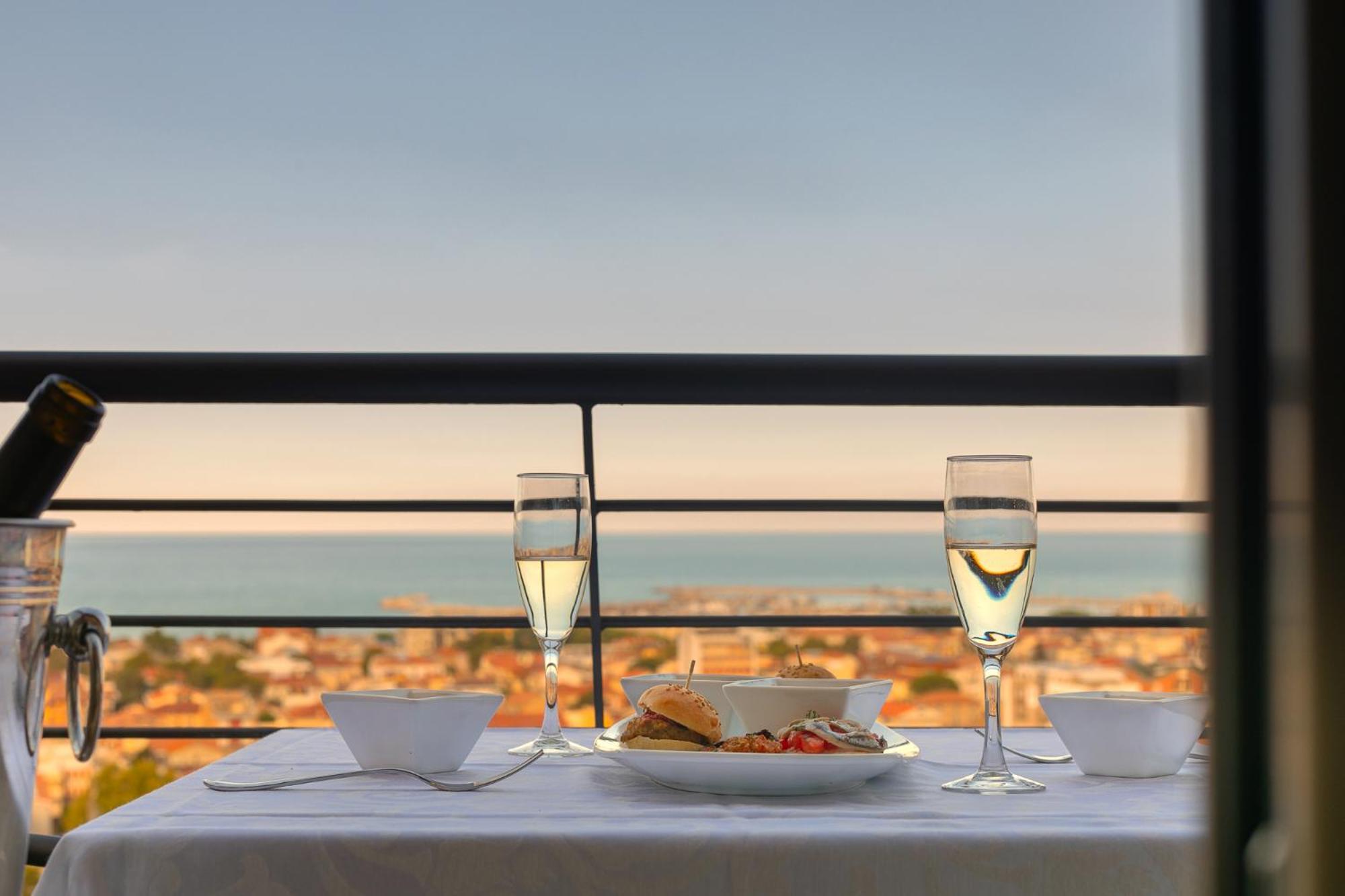 Deluxe Double Room with Sea View and Jacuzzi photo 2