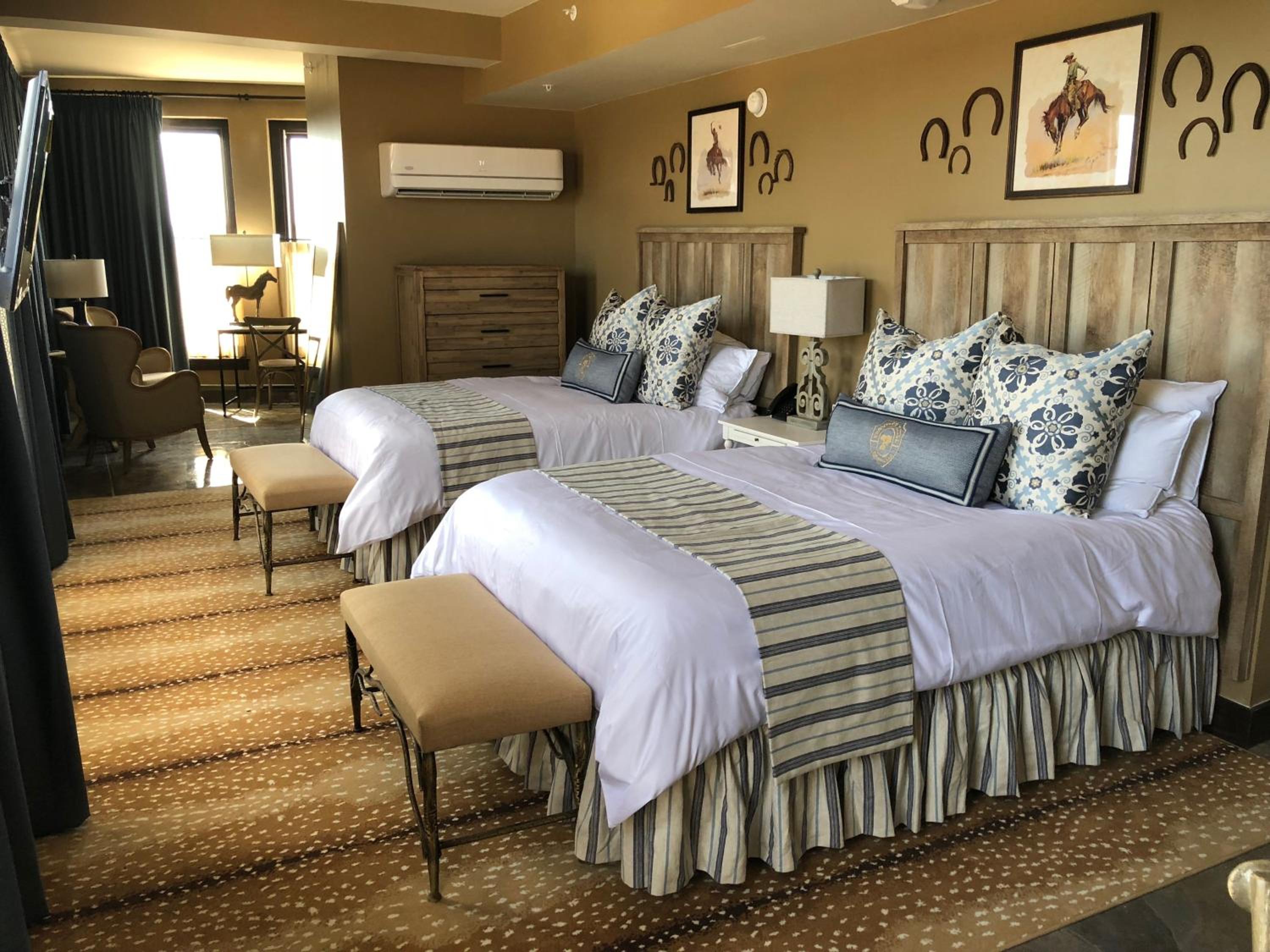 Deluxe Queen Room with Two Queen Beds photo 1